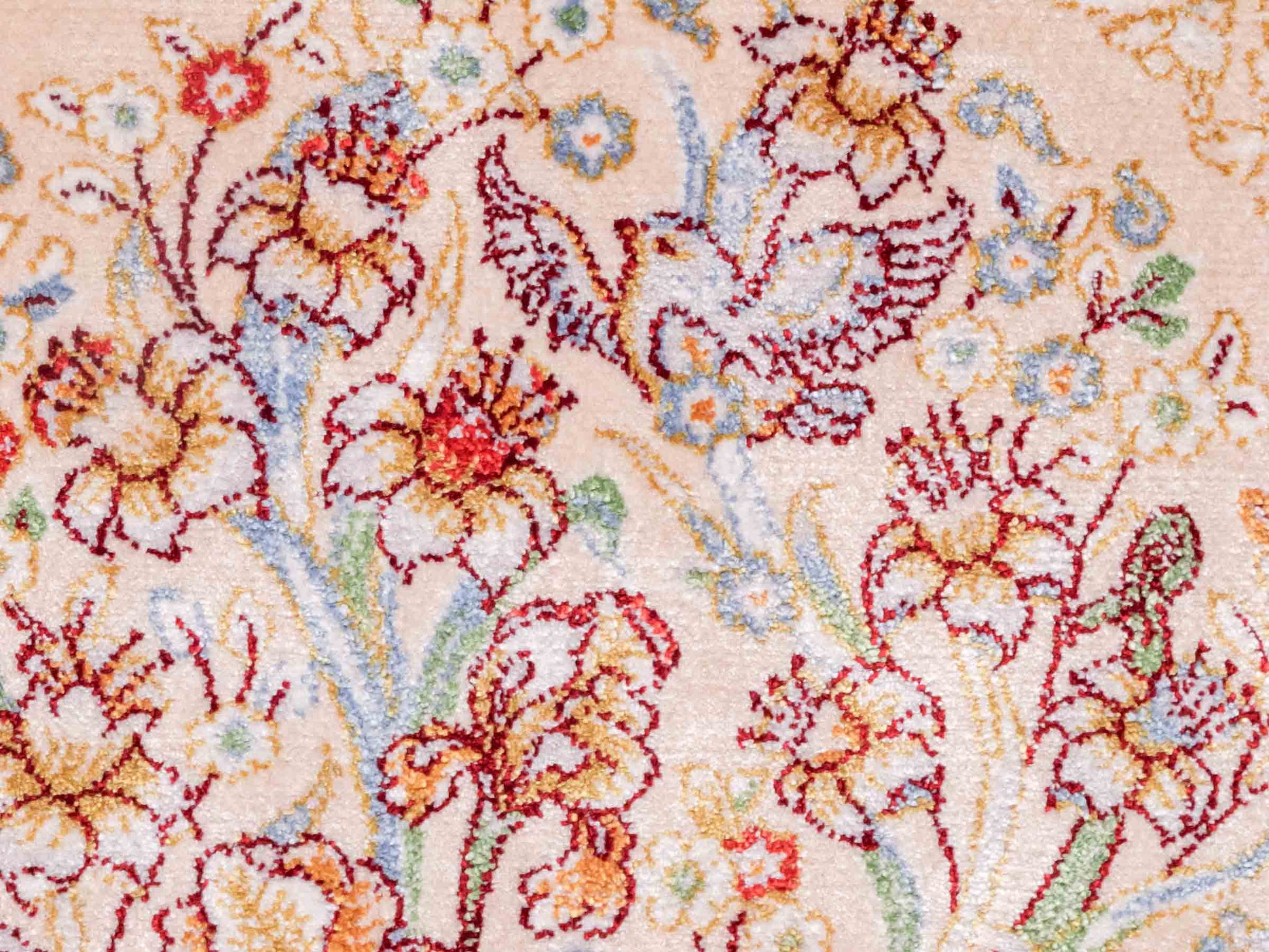 Ghom Maschinenteppich "Bahram" 35 x 35 cm aus pflanzlicher Seide (Viskose) mit floralem Bildmotiv, Beige. Teppichnummer: V14BG012M. Persian Luxury Collection by Khademi. Made in Iran / Persia – Vertrieb durch JUPITER Intl.