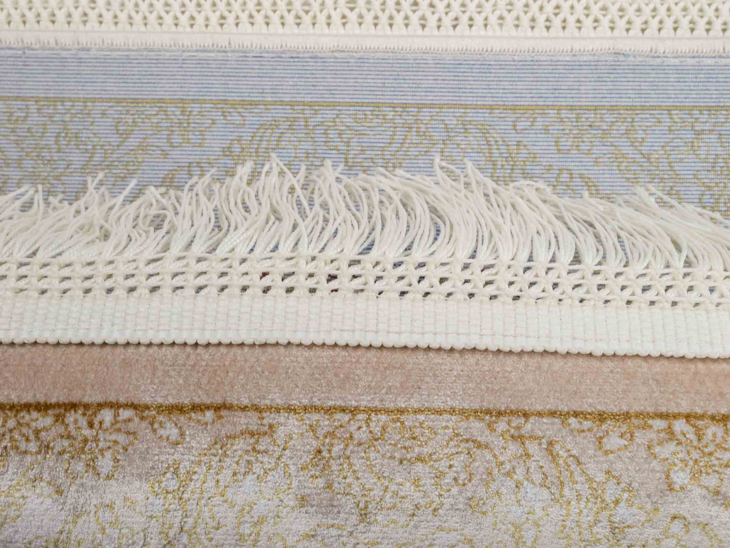 Ghom Maschinenteppich "Bahram" 35 x 35 cm aus pflanzlicher Seide (Viskose) mit floralem Bildmotiv, Beige. Teppichnummer: V14BG012M. Persian Luxury Collection by Khademi. Made in Iran / Persia – Vertrieb durch JUPITER Intl.