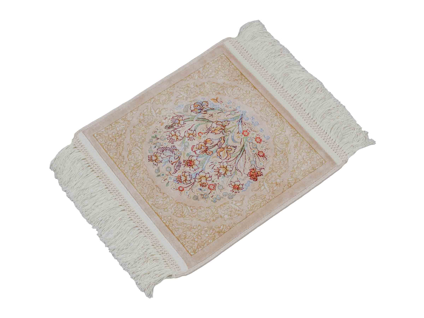 Ghom Maschinenteppich "Bahram" 35 x 35 cm aus pflanzlicher Seide (Viskose) mit floralem Bildmotiv, Beige. Teppichnummer: V14BG012M. Persian Luxury Collection by Khademi. Made in Iran / Persia – Vertrieb durch JUPITER Intl.