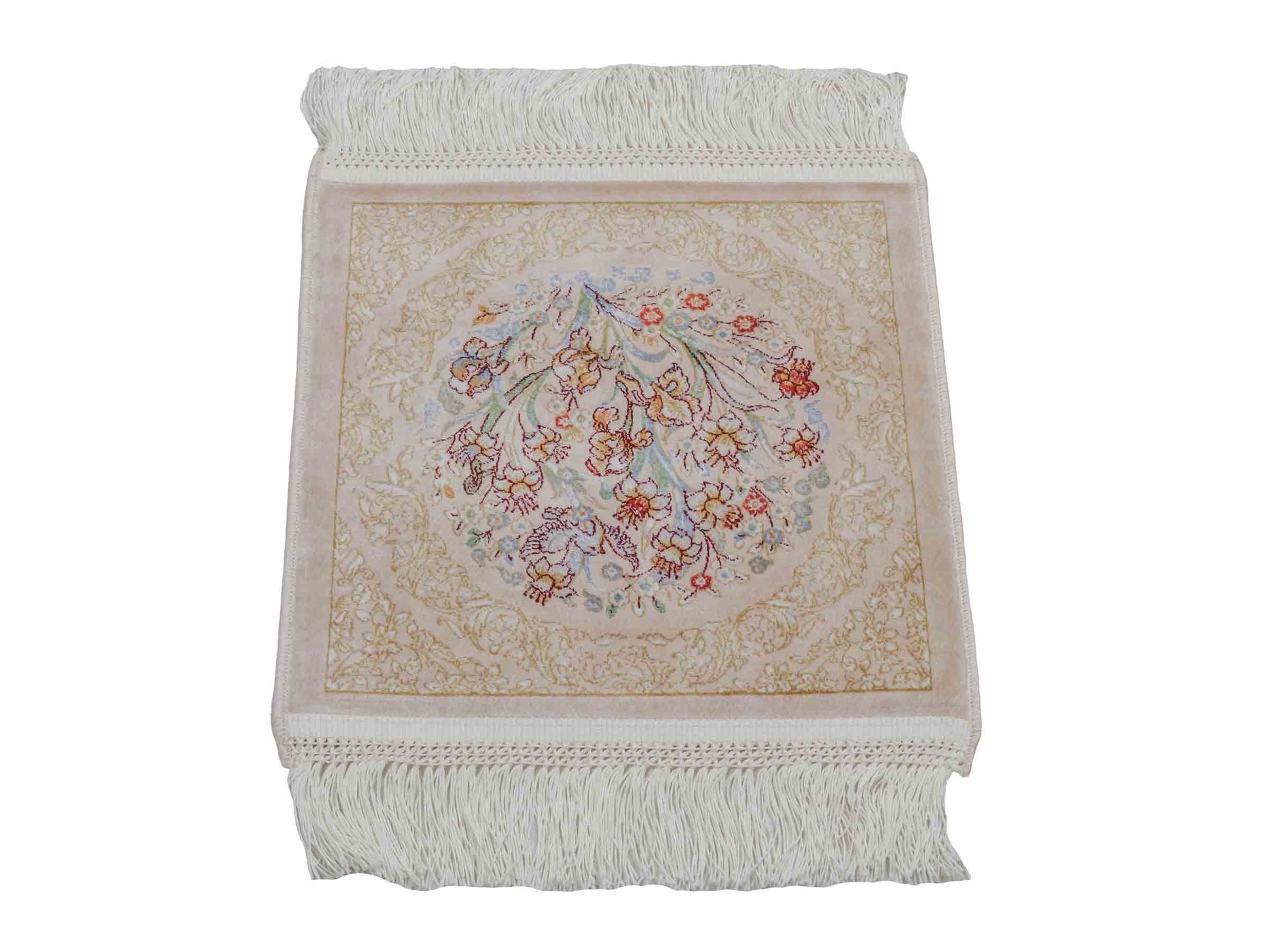 Ghom Maschinenteppich "Bahram" 35 x 35 cm aus pflanzlicher Seide (Viskose) mit floralem Bildmotiv, Beige. Teppichnummer: V14BG012M. Persian Luxury Collection by Khademi. Made in Iran / Persia – Vertrieb durch JUPITER Intl.