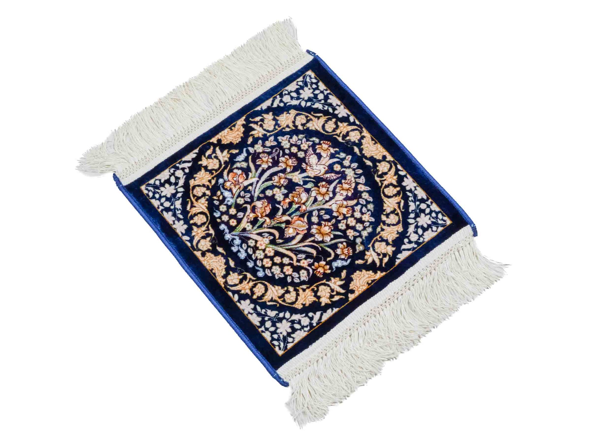 Ghom Maschinenteppich "Bahram" 35 x 35 cm aus pflanzlicher Seide (Viskose) mit floralem Bildmotiv, Marineblau. Teppichnummer: V14NY012M. Persian Luxury Collection by Khademi. Made in Iran / Persia – Vertrieb durch JUPITER Intl.