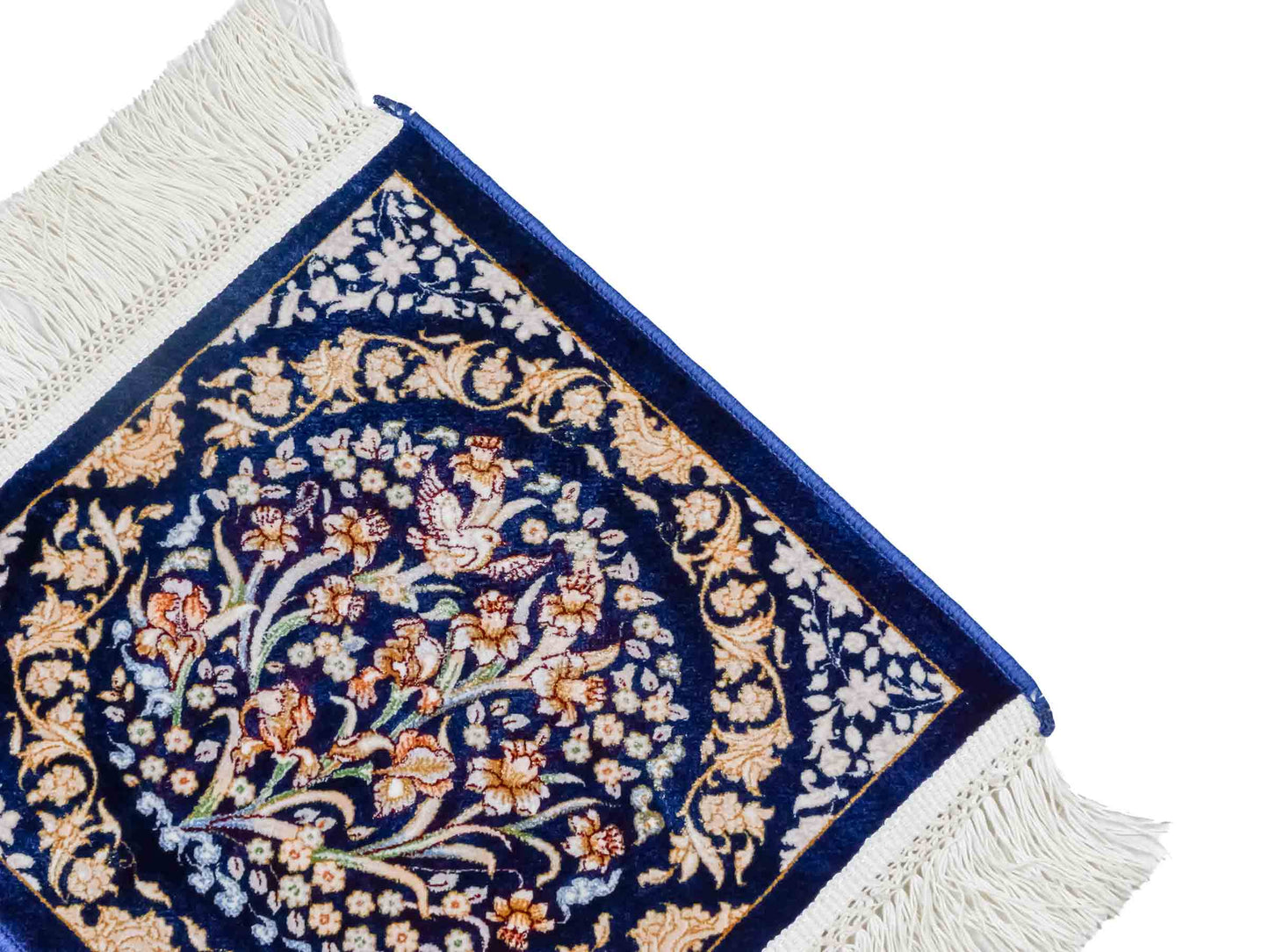 Ghom Maschinenteppich "Bahram" 35 x 35 cm aus pflanzlicher Seide (Viskose) mit floralem Bildmotiv, Marineblau. Teppichnummer: V14NY012M. Persian Luxury Collection by Khademi. Made in Iran / Persia – Vertrieb durch JUPITER Intl.