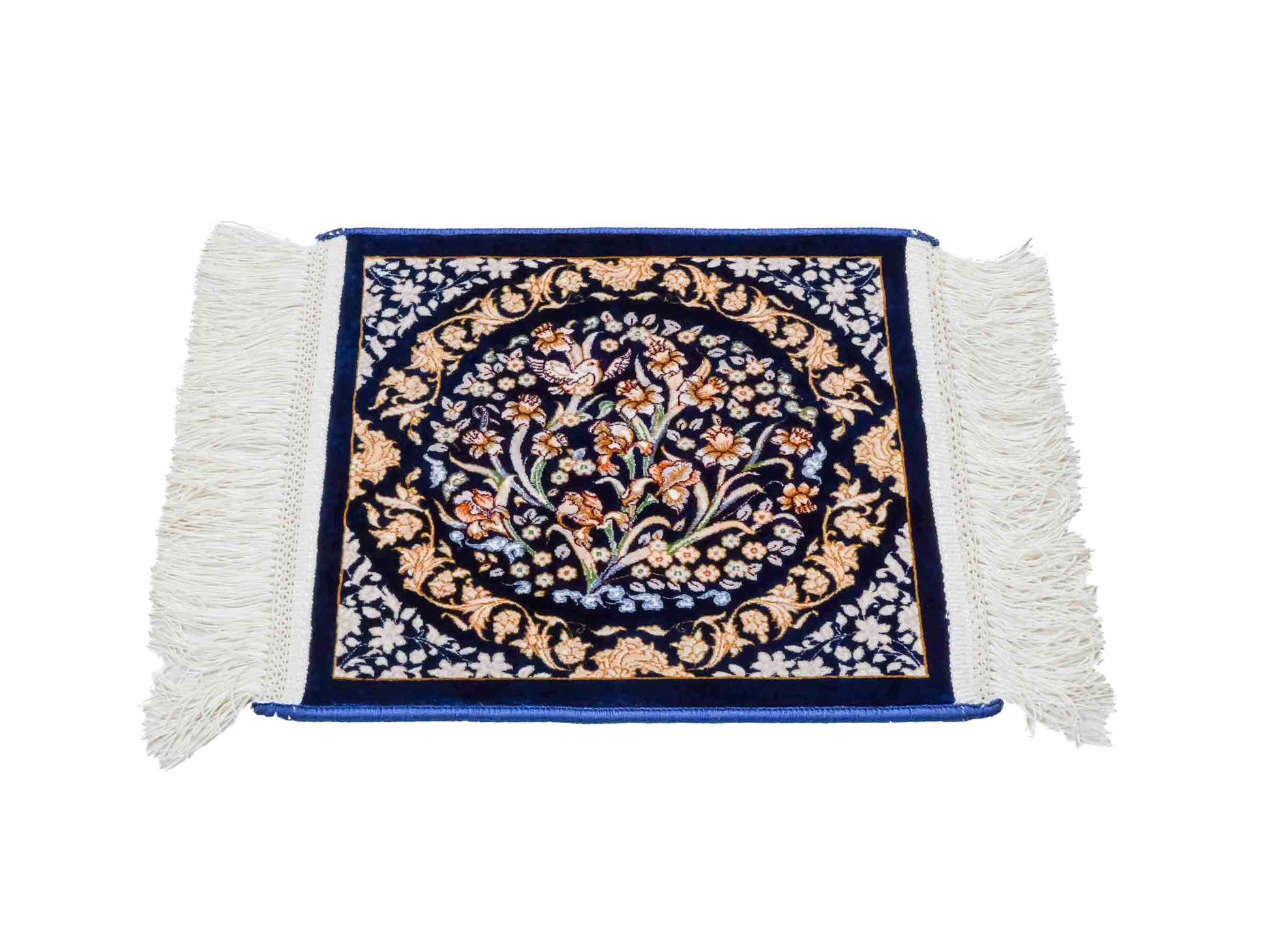 Ghom Maschinenteppich "Bahram" 35 x 35 cm aus pflanzlicher Seide (Viskose) mit floralem Bildmotiv, Marineblau. Teppichnummer: V14NY012M. Persian Luxury Collection by Khademi. Made in Iran / Persia – Vertrieb durch JUPITER Intl.