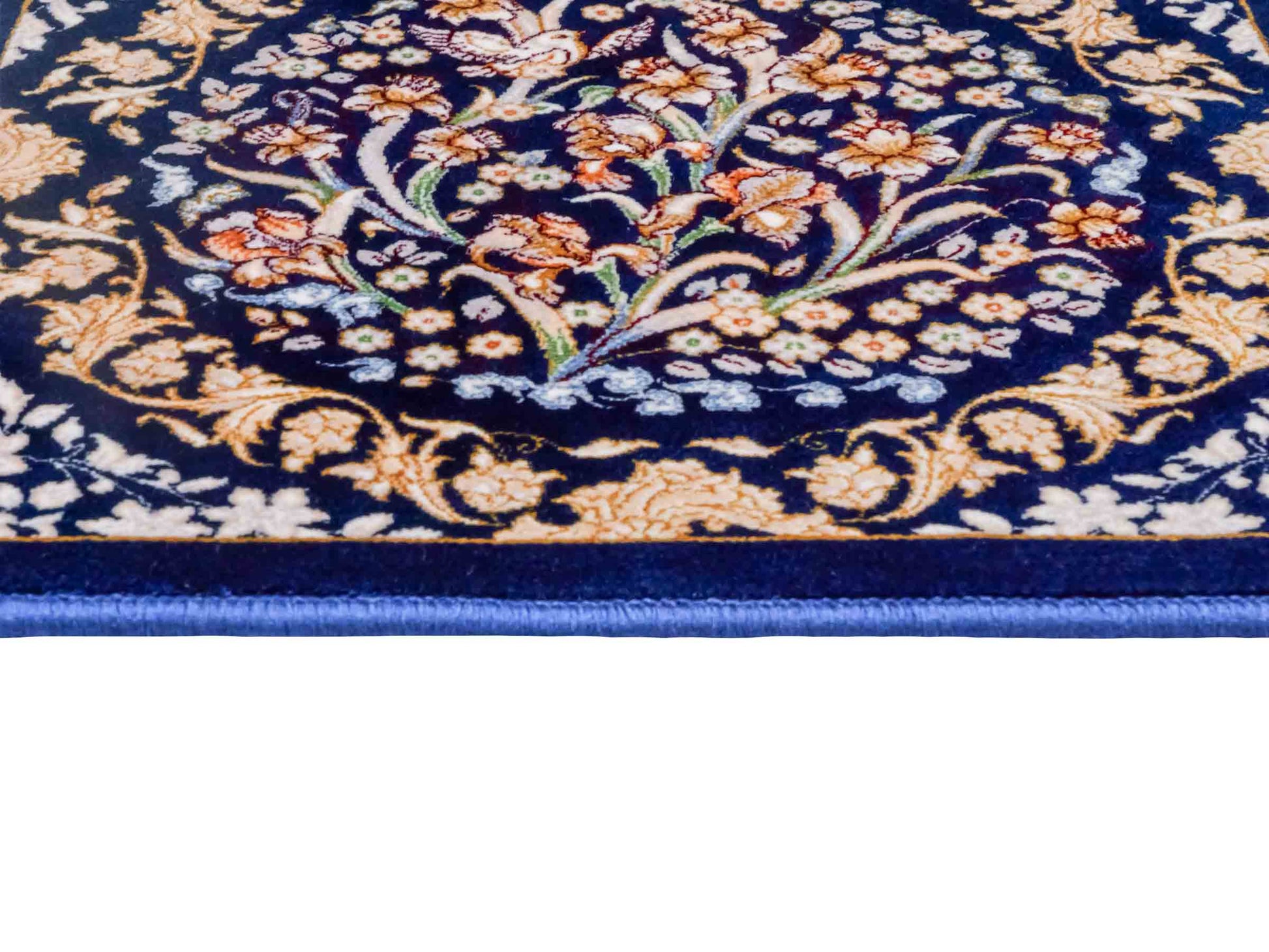 Ghom Maschinenteppich "Bahram" 35 x 35 cm aus pflanzlicher Seide (Viskose) mit floralem Bildmotiv, Marineblau. Teppichnummer: V14NY012M. Persian Luxury Collection by Khademi. Made in Iran / Persia – Vertrieb durch JUPITER Intl.
