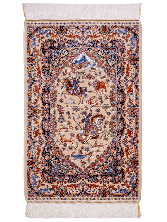 Ghom Maschinenteppich "Banu" 90 x 60 cm aus pflanzlicher Seide (Viskose) mit Jagdmotiv, Beige. Teppichnummer: V13BG054H. Persian Luxury Collection by Khademi. Made in Iran / Persia – Vertrieb durch JUPITER Intl.