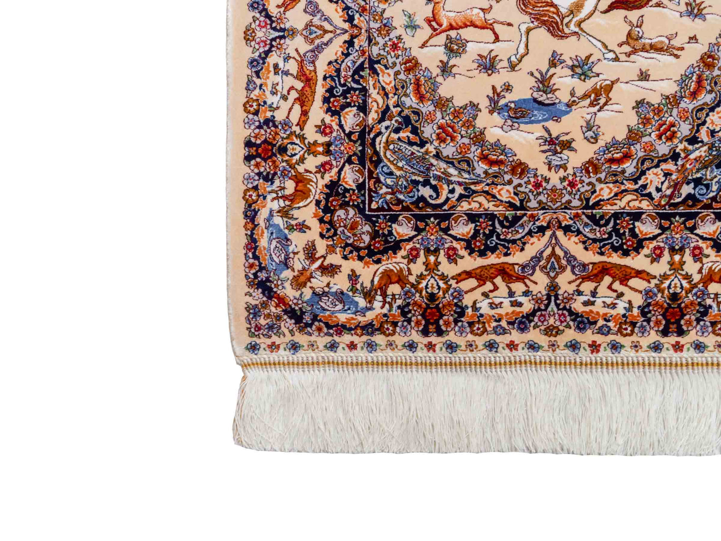 Ghom Maschinenteppich "Banu" 90 x 60 cm aus pflanzlicher Seide (Viskose) mit Jagdmotiv, Beige. Teppichnummer: V13BG054H. Persian Luxury Collection by Khademi. Made in Iran / Persia – Vertrieb durch JUPITER Intl.