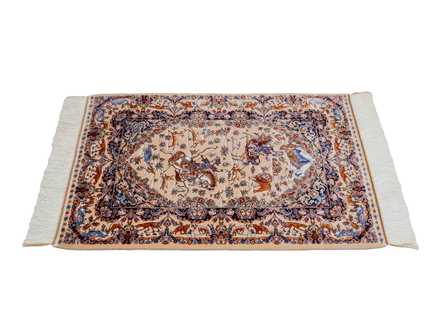 Ghom Maschinenteppich "Banu" 90 x 60 cm aus pflanzlicher Seide (Viskose) mit Jagdmotiv, Beige. Teppichnummer: V13BG054H. Persian Luxury Collection by Khademi. Made in Iran / Persia – Vertrieb durch JUPITER Intl.