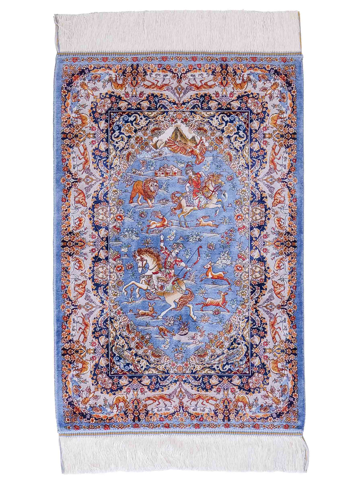 Ghom Maschinenteppich "Banu" 90 x 60 cm, mit Jagdmotiv, Hellblau, aus pflanzlicher Seide (Viskose), Hand-Finished. Teppichnummer: V13BL054H. Persian Luxury Collection by Khademi. Made in Iran / Persia – Vertrieb durch JUPITER Intl.