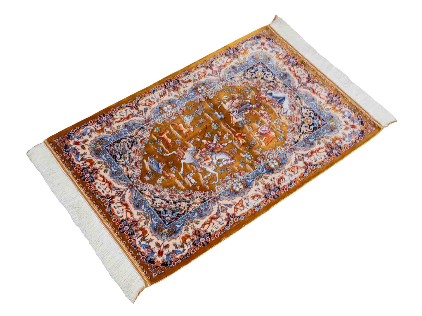 Ghom Maschinenteppich "Banu" 90 x 60 cm aus pflanzlicher Seide (Viskose) mit Jagdmotiv, Gold. Teppichnummer: V13GD054H. Persian Luxury Collection by Khademi. Made in Iran / Persia – Vertrieb durch JUPITER Intl.