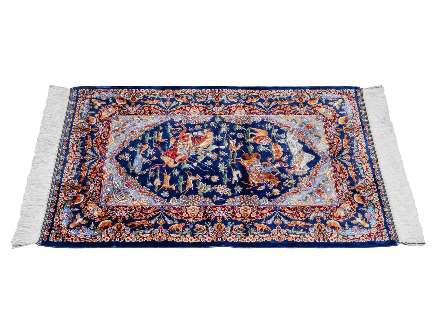 Ghom Maschinenteppich "Banu" 90 x 60 cm aus pflanzlicher Seide (Viskose) mit Jagdmotiv, Marineblau. Teppichnummer: V13NY054H. Persian Luxury Collection by Khademi. Made in Iran / Persia – Vertrieb durch JUPITER Intl.