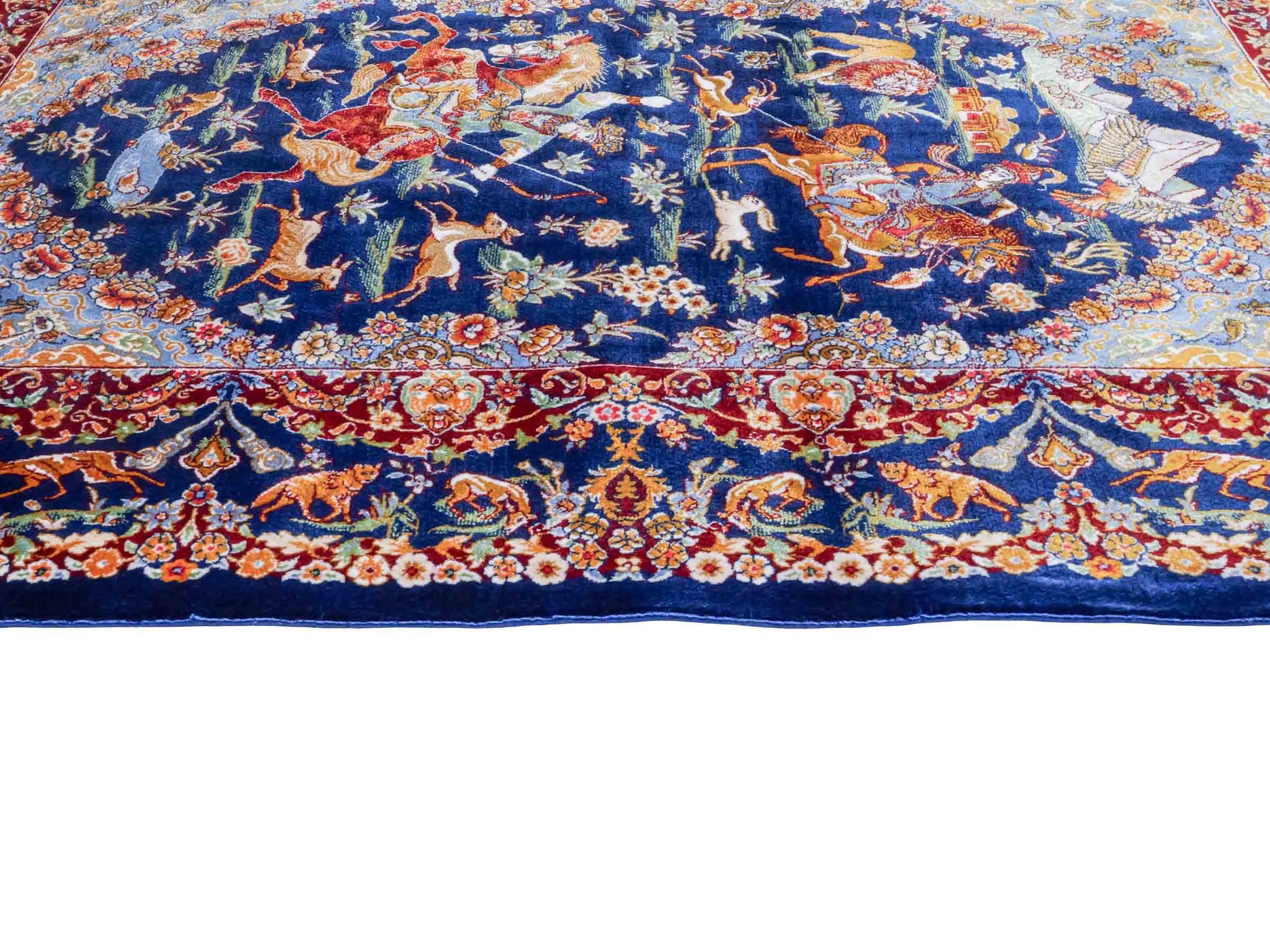 Ghom Maschinenteppich "Banu" 90 x 60 cm aus pflanzlicher Seide (Viskose) mit Jagdmotiv, Marineblau. Teppichnummer: V13NY054H. Persian Luxury Collection by Khademi. Made in Iran / Persia – Vertrieb durch JUPITER Intl.