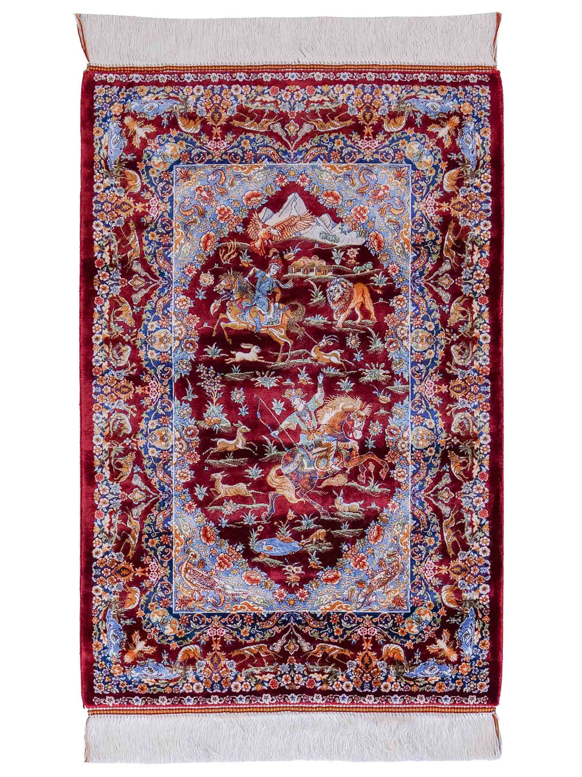 Ghom Maschinenteppich "Banu" 90 x 60 cm, mit Jagdmotiv, Rot, aus pflanzlicher Seide (Viskose), Hand-Finished. Teppichnummer: V13RD054H. Persian Luxury Collection by Khademi. Made in Iran / Persia – Vertrieb durch JUPITER Intl.