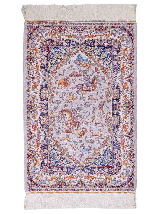 Ghom Maschinenteppich "Banu" 90 x 60 cm, mit Jagdmotiv, Silber-Grau, aus pflanzlicher Seide (Viskose), Hand-Finished. Teppichnummer: V13SV054H. Persian Luxury Collection by Khademi. Made in Iran / Persia – Vertrieb durch JUPITER Intl.