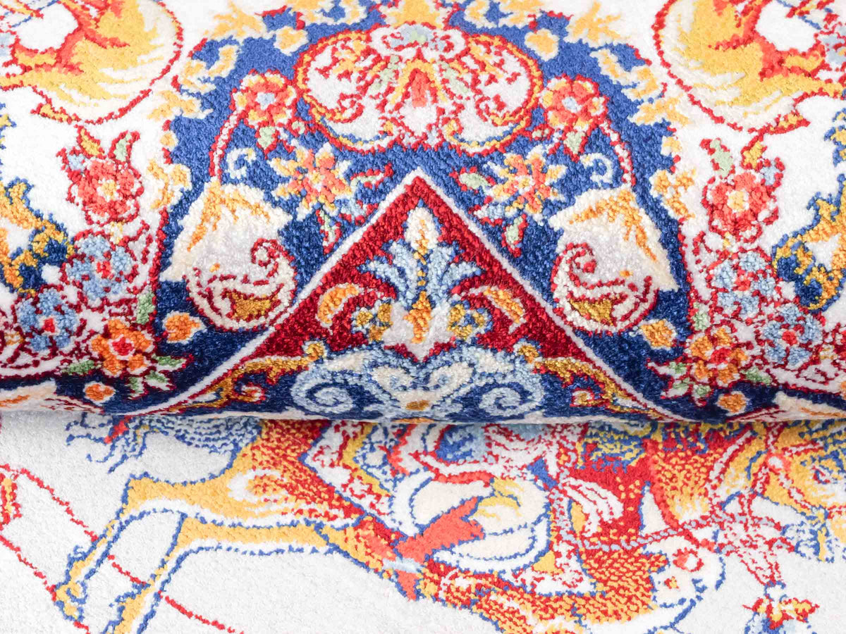 Ghom Maschinenteppich "Banu" 90 x 60 cm, mit Jagdmotiv, Silber-Grau, aus pflanzlicher Seide (Viskose), Hand-Finished. Teppichnummer: V13SV054H. Persian Luxury Collection by Khademi. Made in Iran / Persia – Vertrieb durch JUPITER Intl.