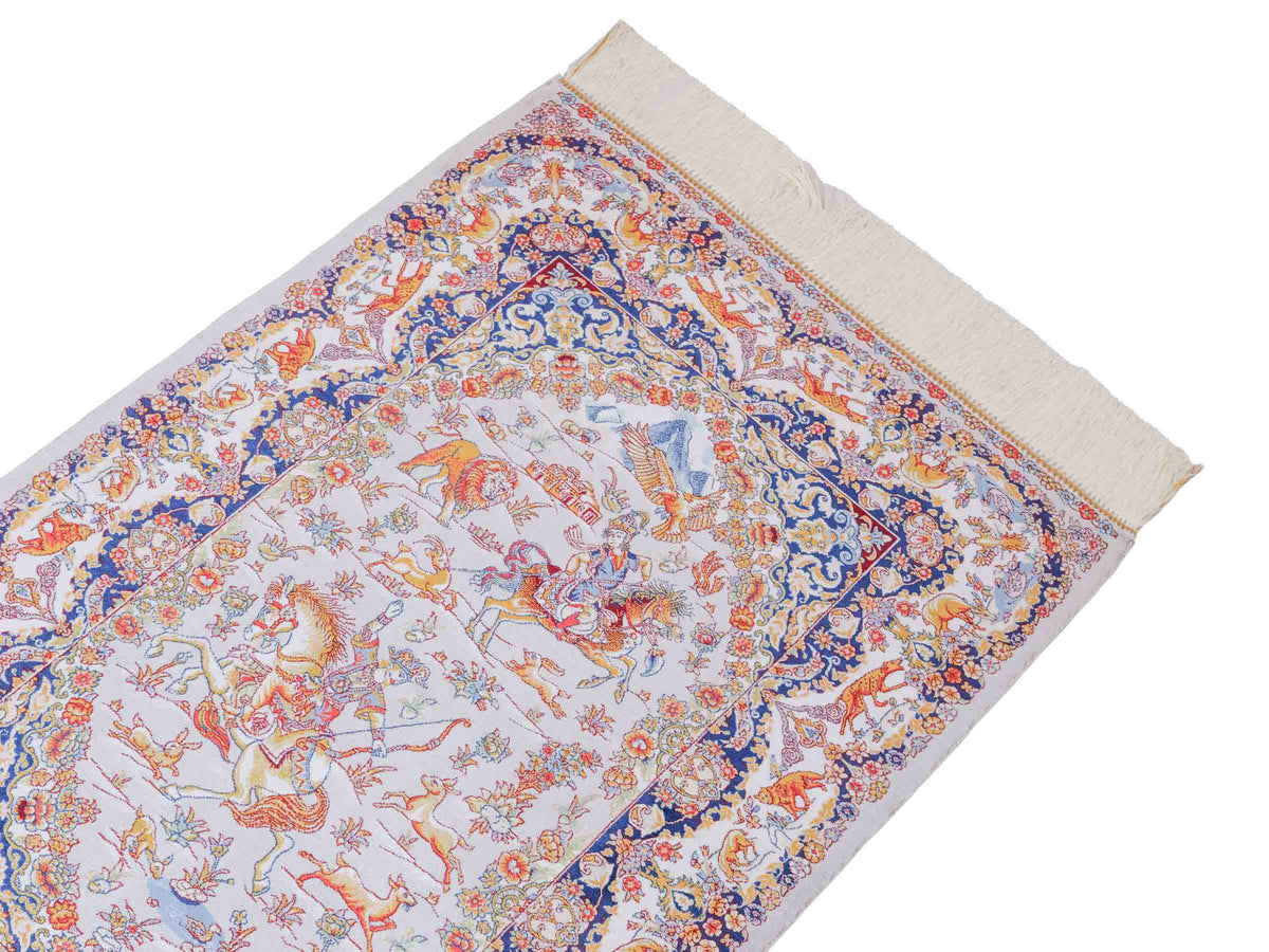 Ghom Maschinenteppich "Banu" 90 x 60 cm, mit Jagdmotiv, Silber-Grau, aus pflanzlicher Seide (Viskose), Hand-Finished. Teppichnummer: V13SV054H. Persian Luxury Collection by Khademi. Made in Iran / Persia – Vertrieb durch JUPITER Intl.