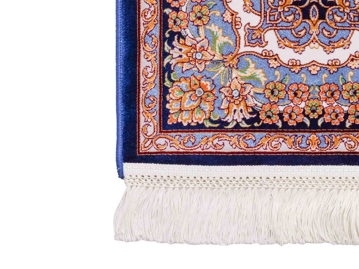 Ghom Maschinenteppich "Behzad" 40 x 40 cm, quadratisch, aus pflanzlicher Seide (Viskose) mit Medaillon, Marineblau. Teppichnummer: V15NY016M. Persian Luxury Collection by Khademi. Made in Iran / Persia – Vertrieb durch JUPITER Intl.