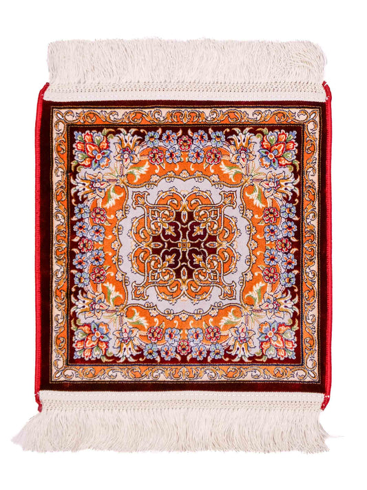 Ghom Maschinenteppich "Behzad" 40 x 40 cm aus pflanzlicher Seide (Viskose) mit Medaillon, Rot. Teppichnummer: V15RD016M. Persian Luxury Collection by Khademi. Made in Iran / Persia – Vertrieb durch JUPITER Intl.