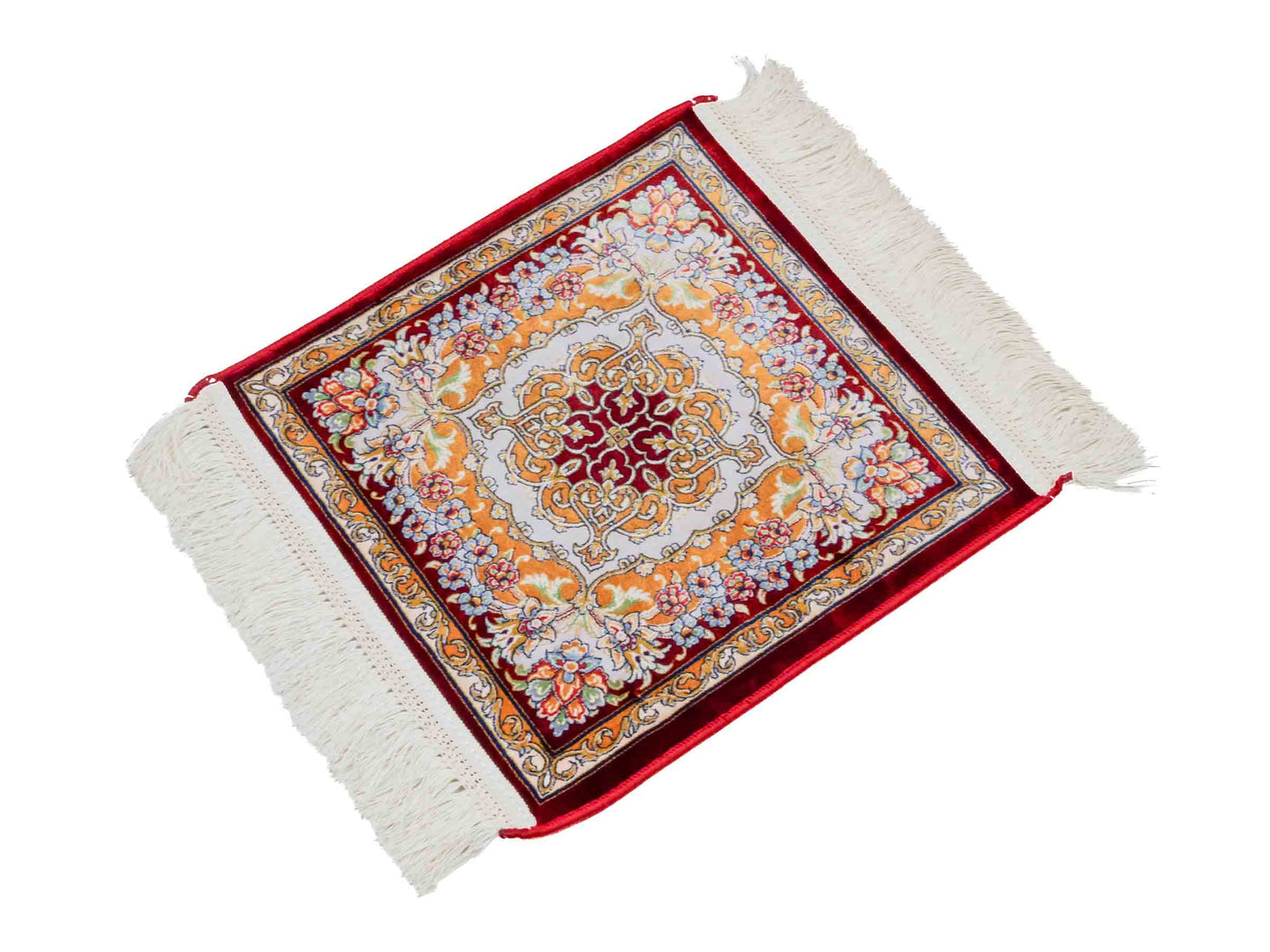 Ghom Maschinenteppich "Behzad" 40 x 40 cm aus pflanzlicher Seide (Viskose) mit Medaillon, Rot. Teppichnummer: V15RD016M. Persian Luxury Collection by Khademi. Made in Iran / Persia – Vertrieb durch JUPITER Intl.