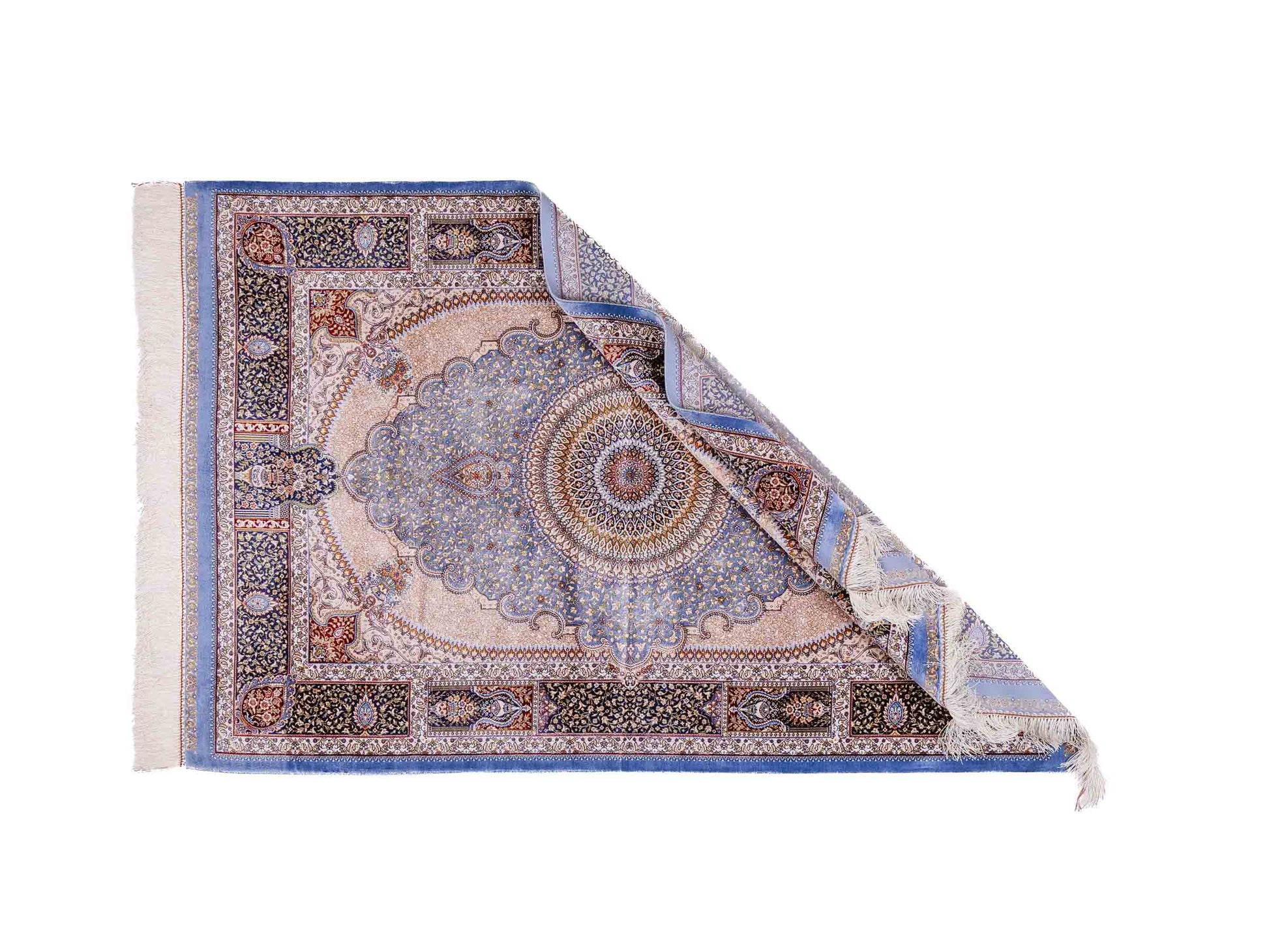 Ghom Maschinenteppich "Bijan" 150 x 100 cm aus pflanzlicher Seide (Viskose) mit Medaillon, Hellblau / Blau. Teppichnummer: V16BN150H. Persian Luxury Collection by Khademi. Made in Iran / Persia – Vertrieb durch JUPITER Intl.