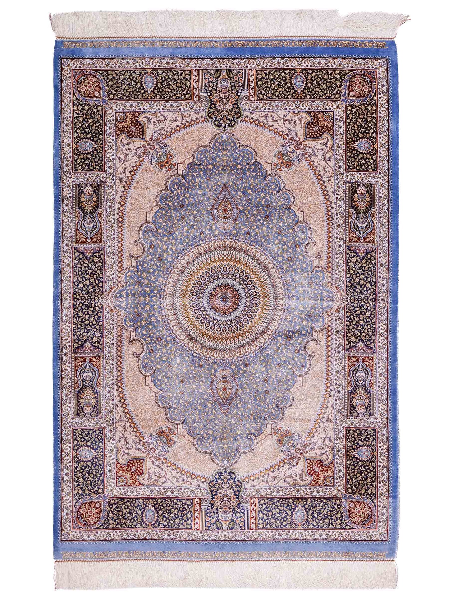 Ghom Maschinenteppich "Bijan" 150 x 100 cm aus pflanzlicher Seide (Viskose) mit Medaillon, Hellblau / Blau. Teppichnummer: V16BN150H. Persian Luxury Collection by Khademi. Made in Iran / Persia – Vertrieb durch JUPITER Intl.