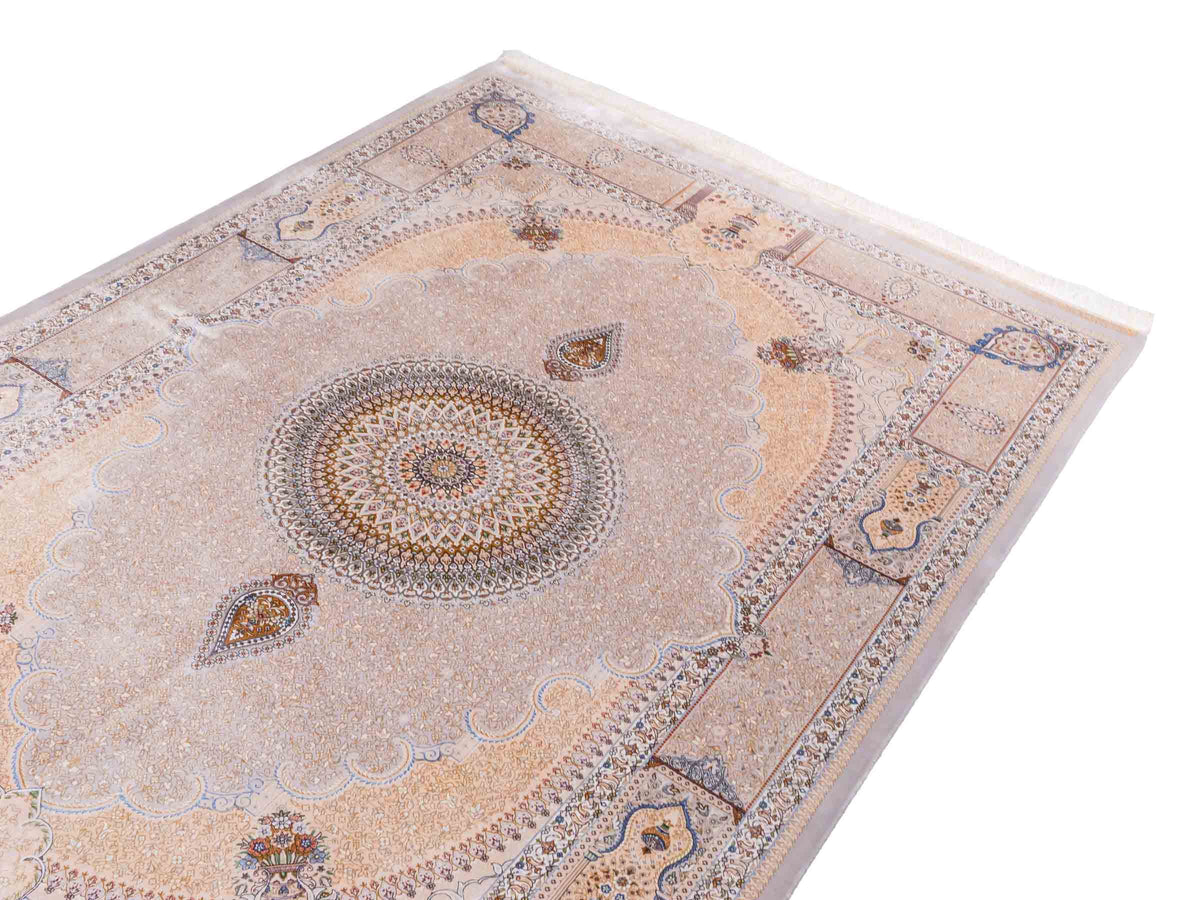 Ghom Maschinenteppich "Bijan" 225 x 150 cm, durchgemustert, aus pflanzlicher Seide (Viskose), Silber-Grau-Gold. Teppichnummer: V16SV338H. Persian Luxury Collection by Khademi. Made in Iran / Persia – Vertrieb durch JUPITER Intl.