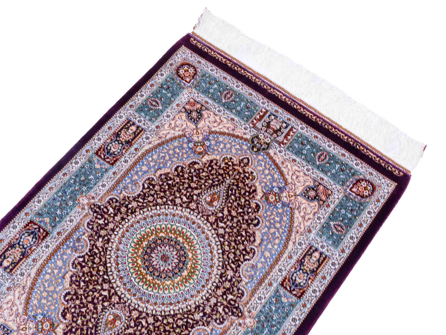 Ghom Maschinenteppich "Bijan" 90 x 60 cm aus pflanzlicher Seide (Viskose) mit Medaillon, Lila / Violett. Teppichnummer: V16AE054H. Persian Luxury Collection by Khademi. Made in Iran / Persia – Vertrieb durch JUPITER Intl.