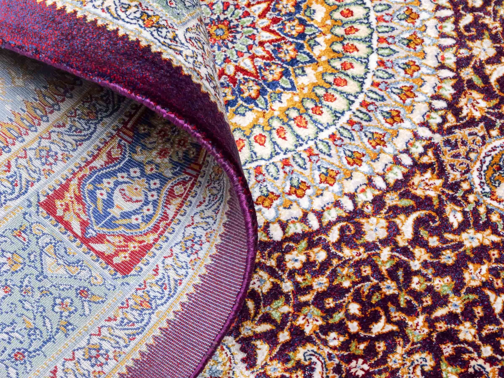 Ghom Maschinenteppich "Bijan" 90 x 60 cm aus pflanzlicher Seide (Viskose) mit Medaillon, Lila / Violett. Teppichnummer: V16AE054H. Persian Luxury Collection by Khademi. Made in Iran / Persia – Vertrieb durch JUPITER Intl.