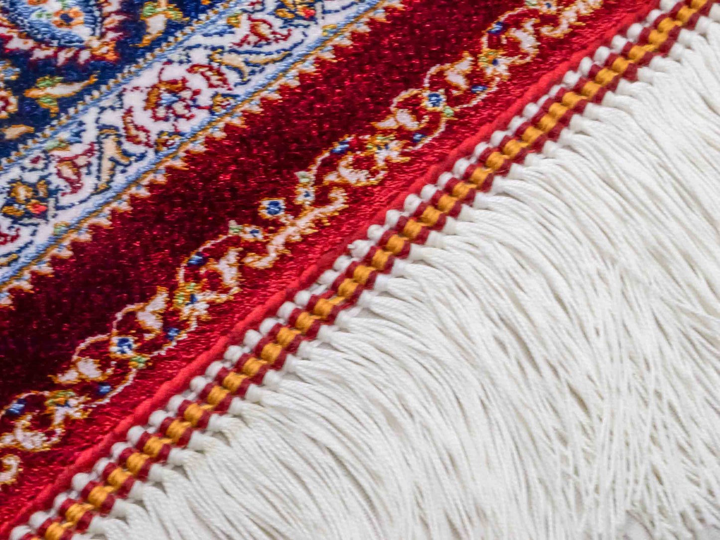 Ghom Maschinenteppich "Bijan" 90 x 60 cm aus pflanzlicher Seide (Viskose) mit Medaillon, Rot. Teppichnummer: V16RD054H. Persian Luxury Collection by Khademi. Made in Iran / Persia – Vertrieb durch JUPITER Intl.