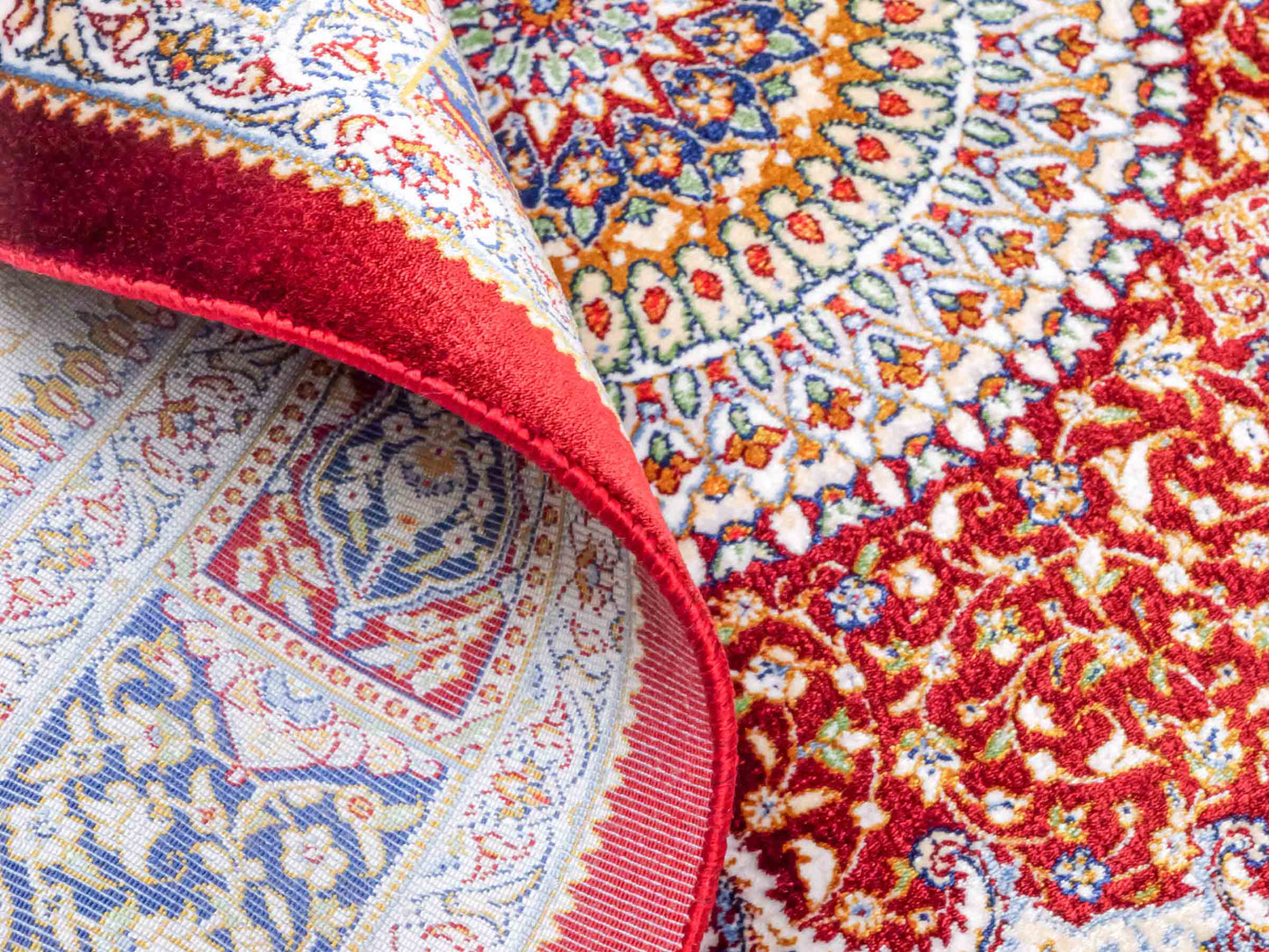 Ghom Maschinenteppich "Bijan" 90 x 60 cm aus pflanzlicher Seide (Viskose) mit Medaillon, Rot. Teppichnummer: V16RD054H. Persian Luxury Collection by Khademi. Made in Iran / Persia – Vertrieb durch JUPITER Intl.