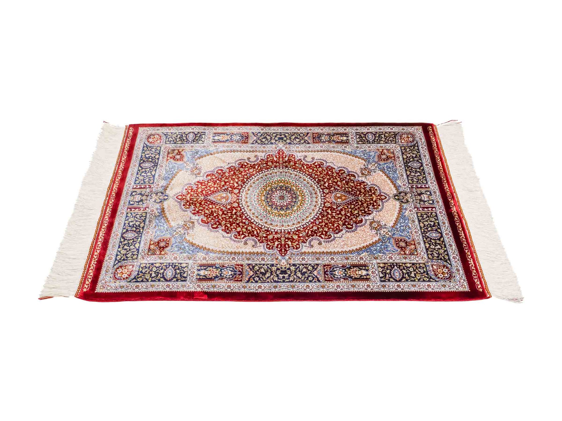 Ghom Maschinenteppich "Bijan" 90 x 60 cm aus pflanzlicher Seide (Viskose) mit Medaillon, Rot. Teppichnummer: V16RD054H. Persian Luxury Collection by Khademi. Made in Iran / Persia – Vertrieb durch JUPITER Intl.