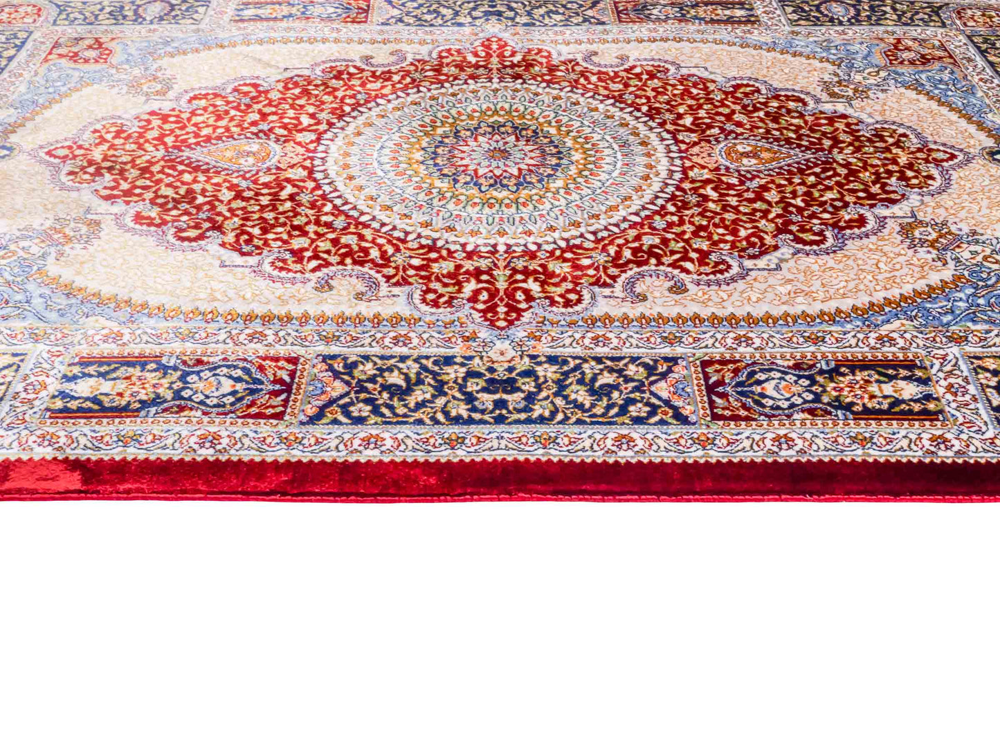 Ghom Maschinenteppich "Bijan" 90 x 60 cm aus pflanzlicher Seide (Viskose) mit Medaillon, Rot. Teppichnummer: V16RD054H. Persian Luxury Collection by Khademi. Made in Iran / Persia – Vertrieb durch JUPITER Intl.