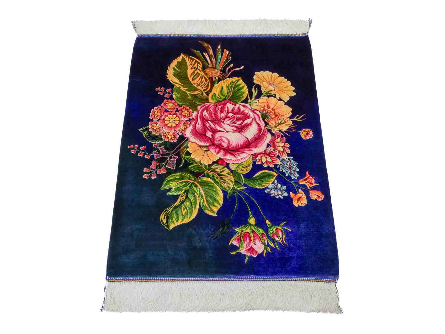 Ghom Maschinenteppich "Blumen & Rosen" 80 x 60 cm aus pflanzlicher Seide (Viskose) mit Bildmotiv, Blau, Grün. Teppichnummer: V57MC048H. Persian Luxury Collection by Khademi. Made in Iran / Persia – Vertrieb durch JUPITER Intl.