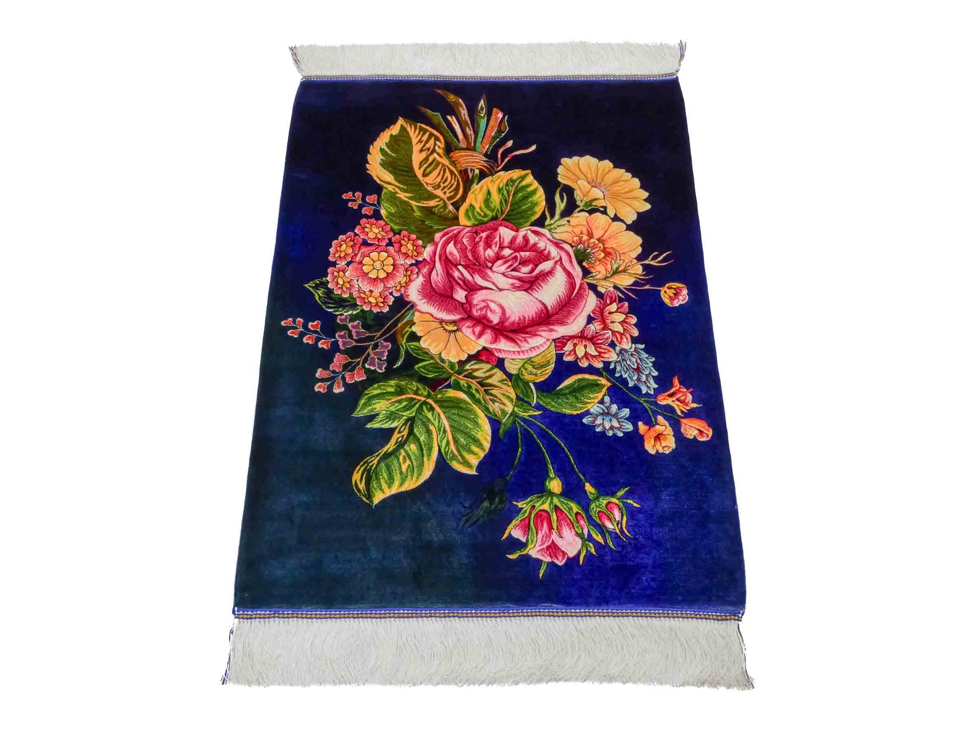 Ghom Maschinenteppich "Blumen & Rosen" 80 x 60 cm aus pflanzlicher Seide (Viskose) mit Bildmotiv, Blau, Grün. Teppichnummer: V57MC048H. Persian Luxury Collection by Khademi. Made in Iran / Persia – Vertrieb durch JUPITER Intl.