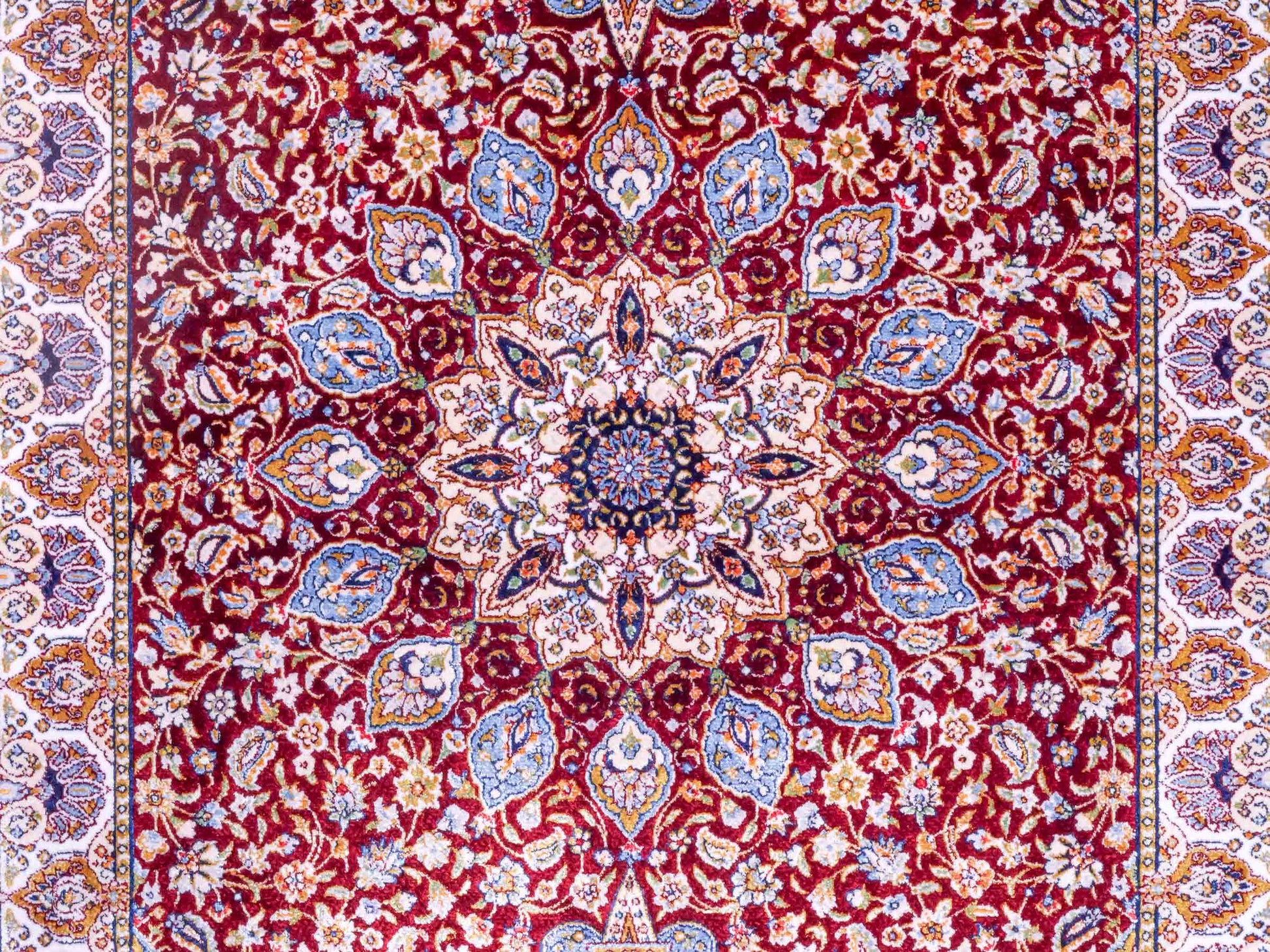 Ghom Maschinenteppich "Borzin" 90 x 60 cm aus pflanzlicher Seide (Viskose) mit Medaillon, Rot. Teppichnummer: V17RD054H. Persian Luxury Collection by Khademi. Made in Iran / Persia – Vertrieb durch JUPITER Intl.