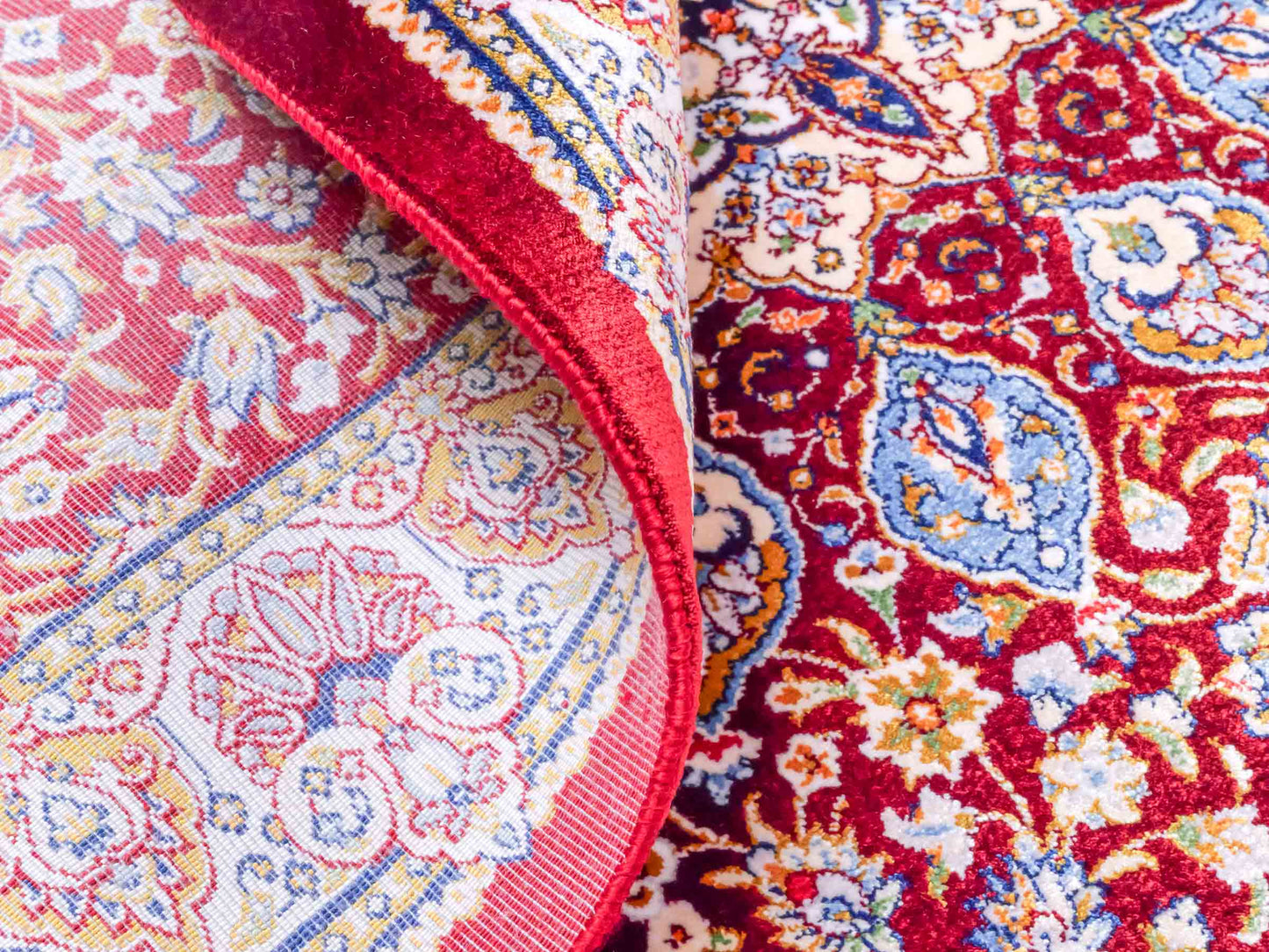 Ghom Maschinenteppich "Borzin" 90 x 60 cm aus pflanzlicher Seide (Viskose) mit Medaillon, Rot. Teppichnummer: V17RD054H. Persian Luxury Collection by Khademi. Made in Iran / Persia – Vertrieb durch JUPITER Intl.