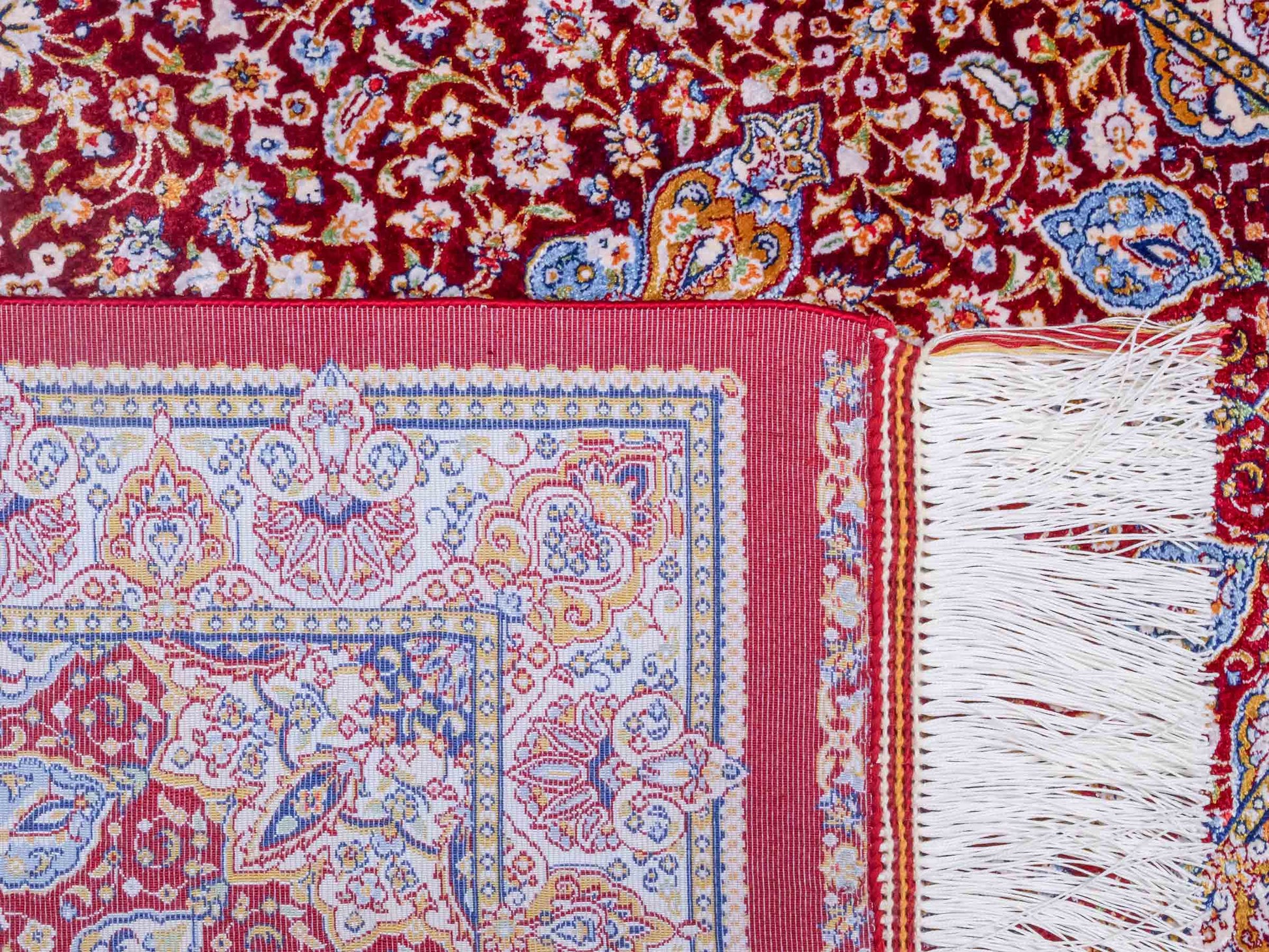 Ghom Maschinenteppich "Borzin" 90 x 60 cm aus pflanzlicher Seide (Viskose) mit Medaillon, Rot. Teppichnummer: V17RD054H. Persian Luxury Collection by Khademi. Made in Iran / Persia – Vertrieb durch JUPITER Intl.