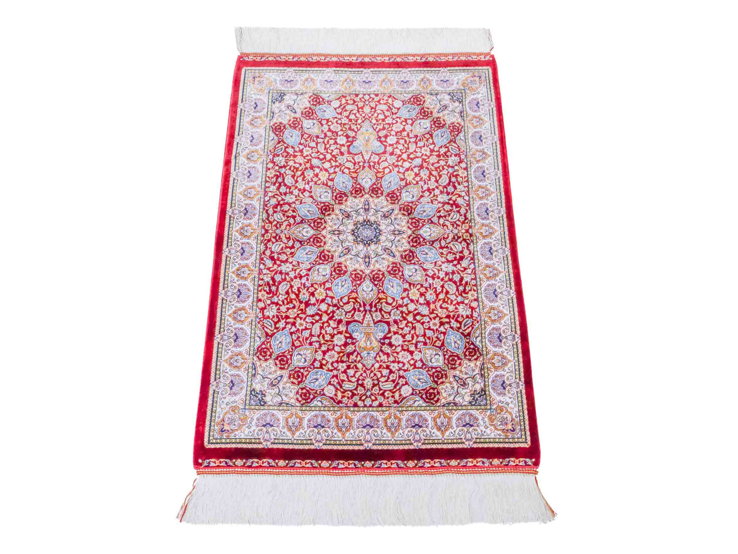 Ghom Maschinenteppich "Borzin" 90 x 60 cm aus pflanzlicher Seide (Viskose) mit Medaillon, Rot. Teppichnummer: V17RD054H. Persian Luxury Collection by Khademi. Made in Iran / Persia – Vertrieb durch JUPITER Intl.