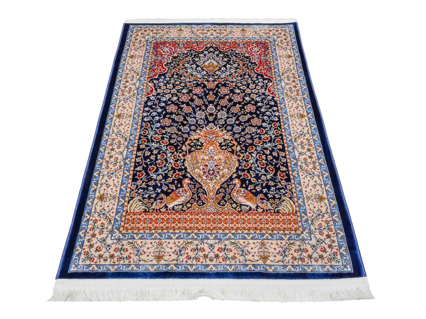 Ghom Maschinenteppich "Chobin" 90 x 60 cm aus pflanzlicher Seide (Viskose) mit Medaillon, Navy-Blau. Teppichnummer: V18NY054M. Persian Luxury Collection by Khademi. Made in Iran / Persia – Vertrieb durch JUPITER Intl.