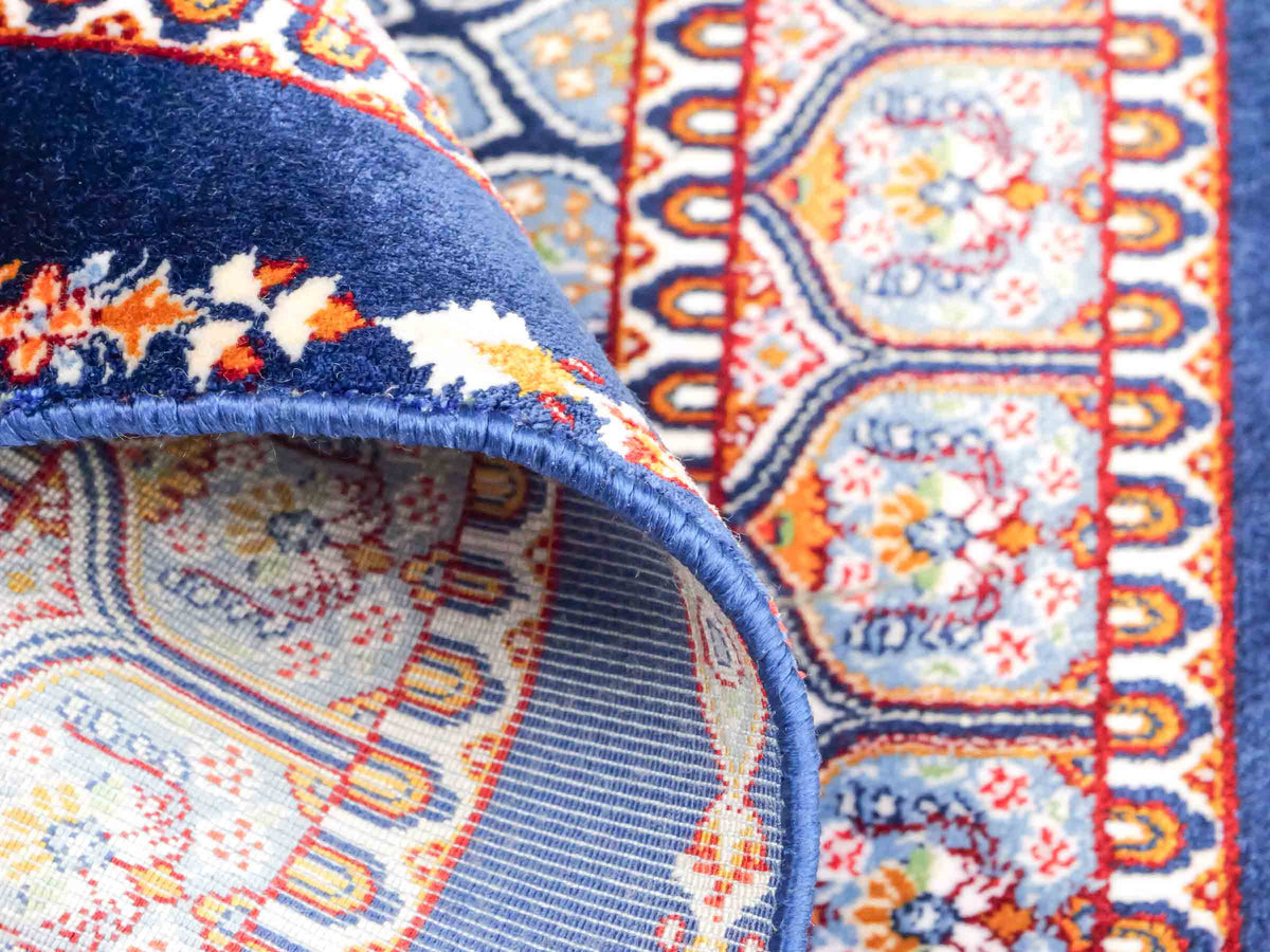 Ghom Maschinenteppich "Dara" 50 x 50 cm, mit Medaillon, Marineblau, aus pflanzlicher Seide (Viskose), Hand-Finished. Teppichnummer: V19NY025H. Persian Luxury Collection by Khademi. Made in Iran / Persia – Vertrieb durch JUPITER Intl.