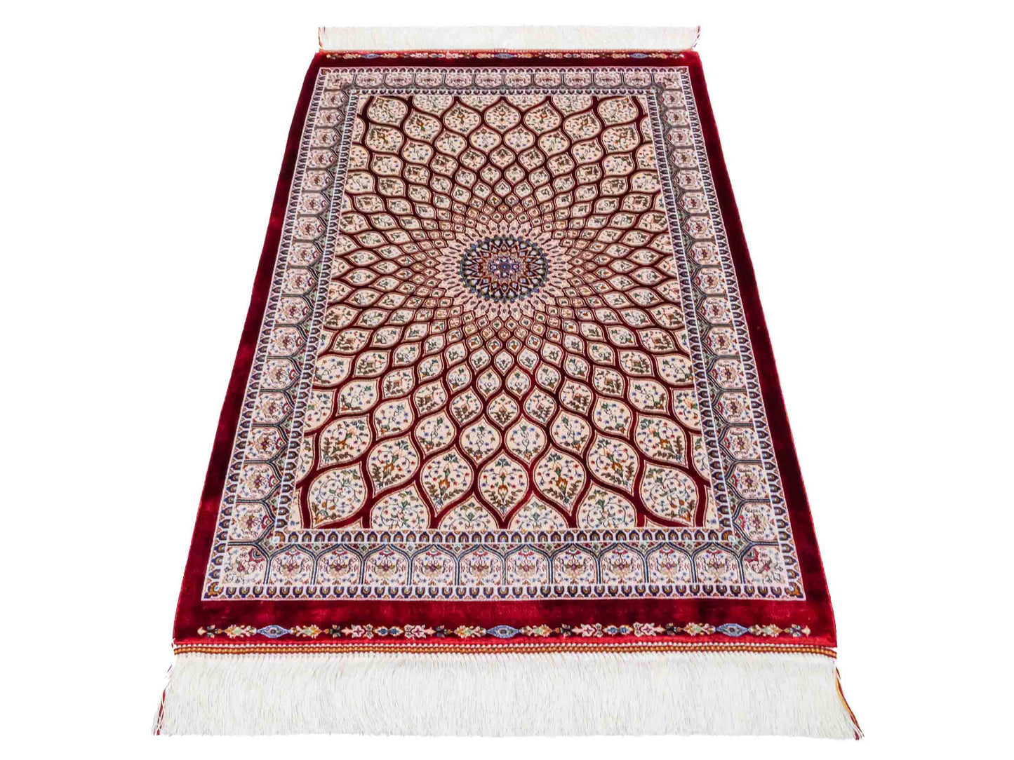 Ghom Maschinenteppich "Dara" 90 x 60 cm aus pflanzlicher Seide (Viskose) mit Gumbad-Medaillon, Rot. Teppichnummer: V19RD054H. Persian Luxury Collection by Khademi. Made in Iran / Persia – Vertrieb durch JUPITER Intl.