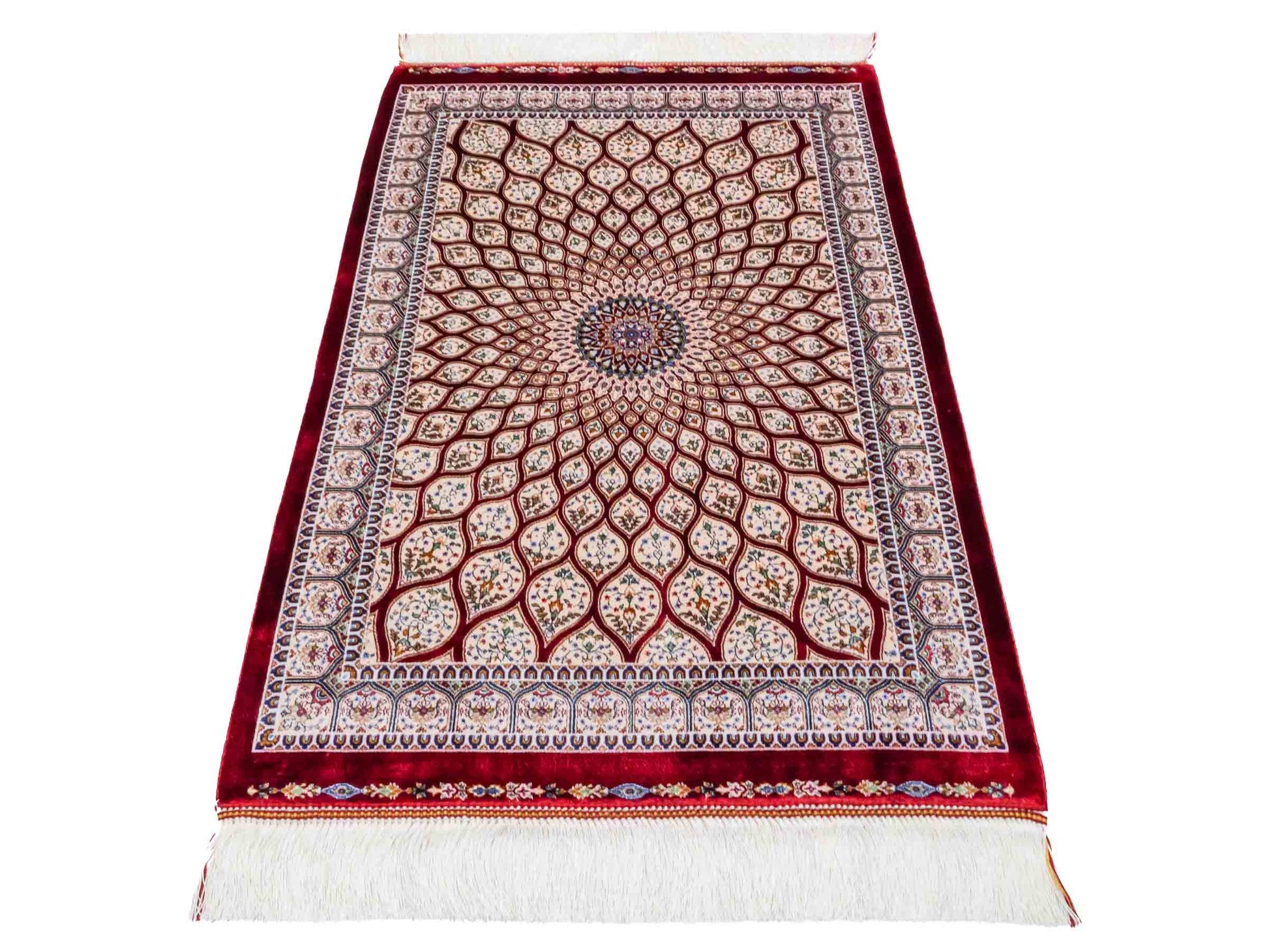 Ghom Maschinenteppich "Dara" 90 x 60 cm aus pflanzlicher Seide (Viskose) mit Gumbad-Medaillon, Rot. Teppichnummer: V19RD054H. Persian Luxury Collection by Khademi. Made in Iran / Persia – Vertrieb durch JUPITER Intl.