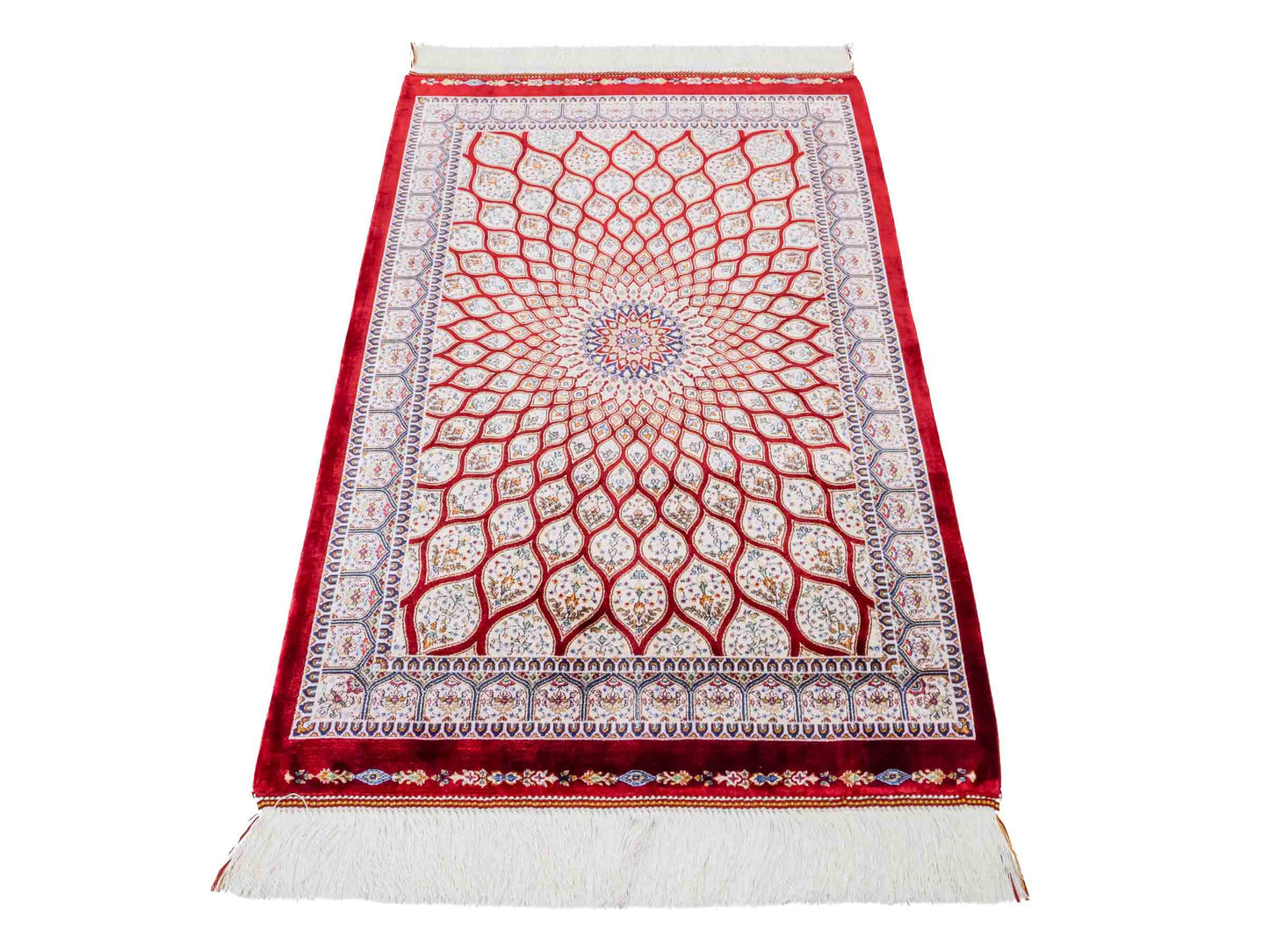 Ghom Maschinenteppich "Dara" 90 x 60 cm aus pflanzlicher Seide (Viskose) mit Gumbad-Medaillon, Rot. Teppichnummer: V19RD054H. Persian Luxury Collection by Khademi. Made in Iran / Persia – Vertrieb durch JUPITER Intl.