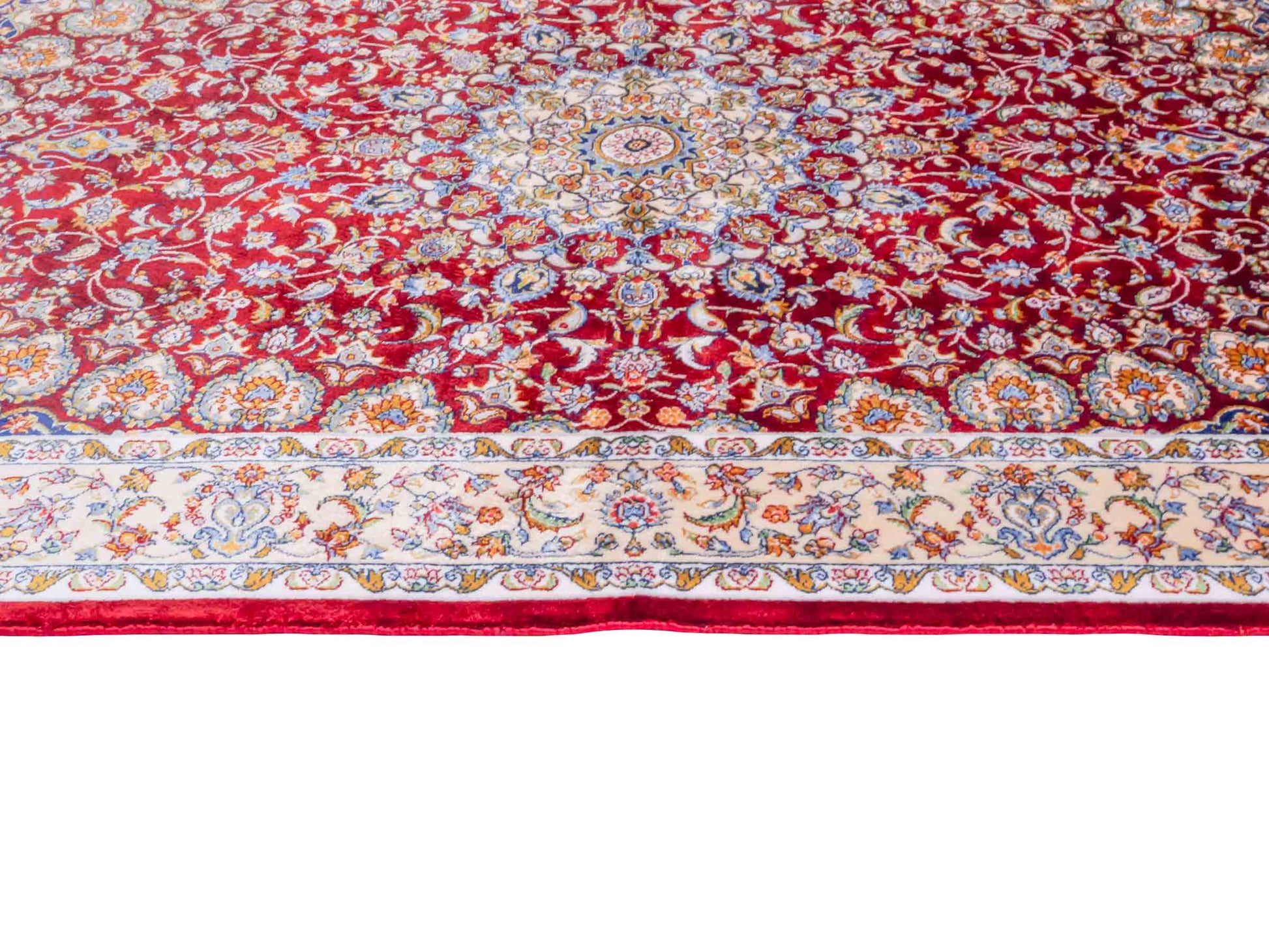 Ghom Maschinenteppich "Darab" 90 x 60 cm aus pflanzlicher Seide (Viskose) mit Medaillon, Rot. Teppichnummer: V20RD054H. Persian Luxury Collection by Khademi. Made in Iran / Persia – Vertrieb durch JUPITER Intl.