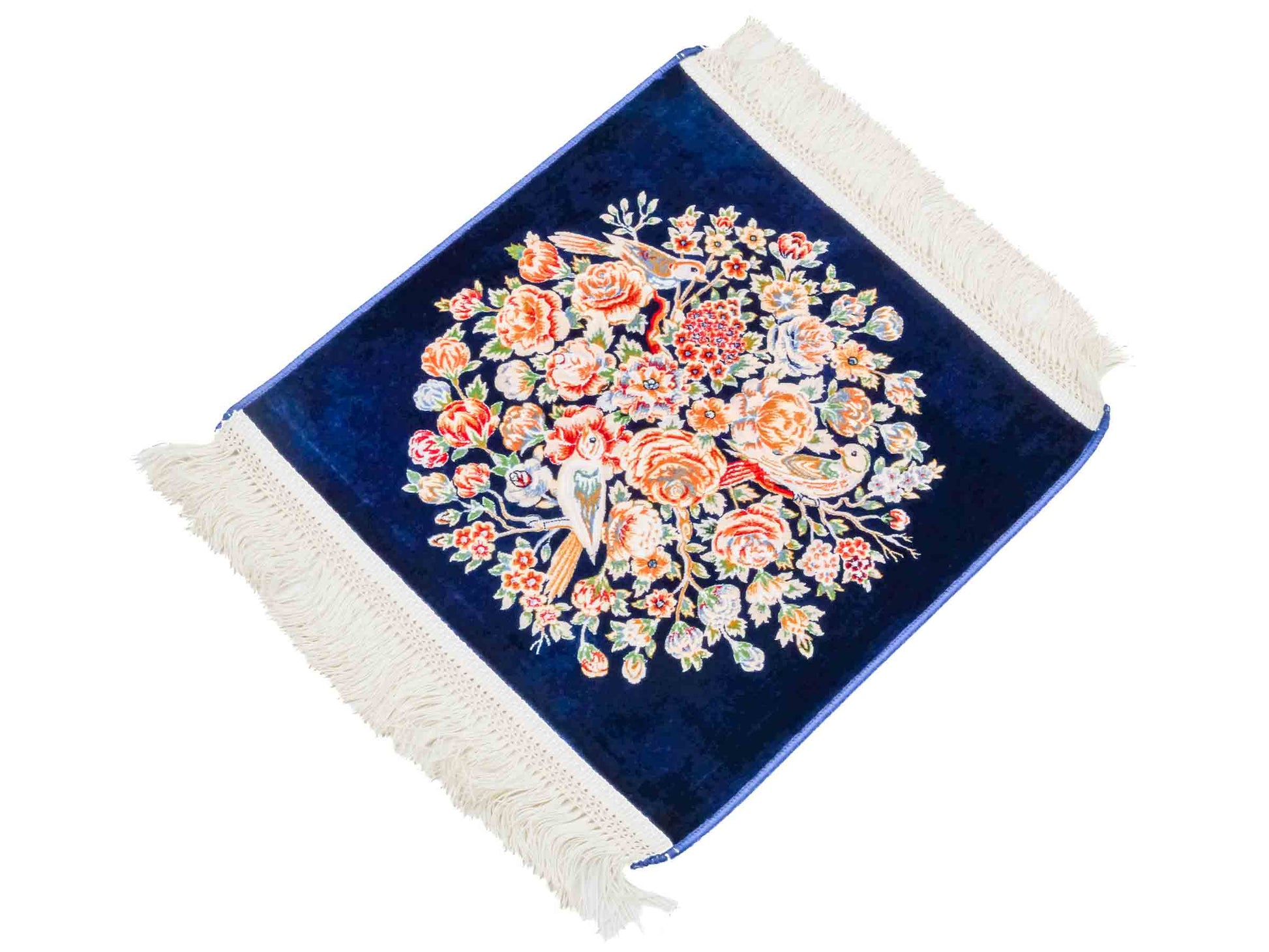 Ghom Maschinenteppich "Dastan" 40 x 40 cm aus pflanzlicher Seide (Viskose) mit floralem Bildmotiv, Navy-Blau. Teppichnummer: V21NY016M. Persian Luxury Collection by Khademi. Made in Iran / Persia – Vertrieb durch JUPITER Intl.