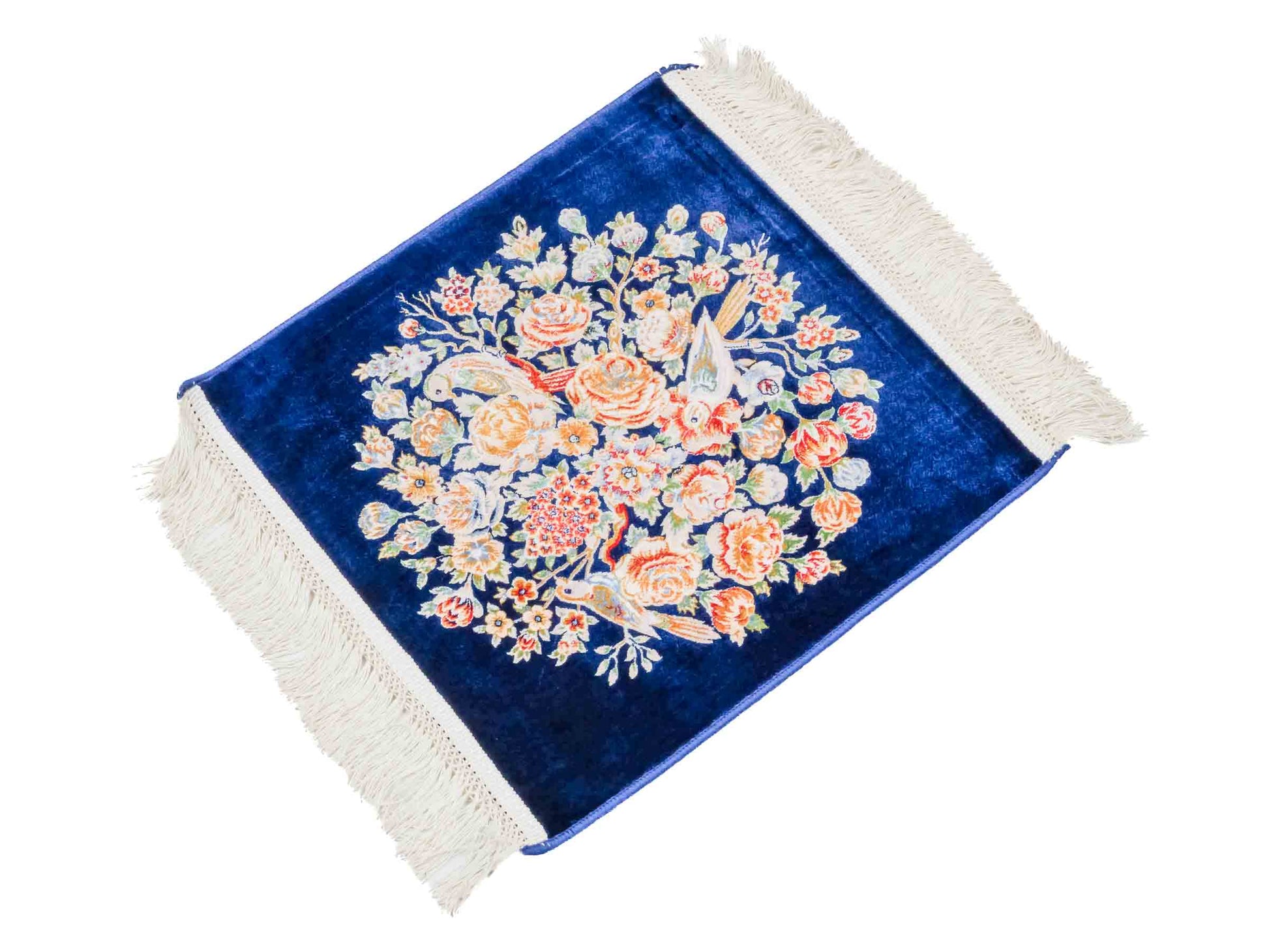 Ghom Maschinenteppich "Dastan" 40 x 40 cm aus pflanzlicher Seide (Viskose) mit floralem Bildmotiv, Navy-Blau. Teppichnummer: V21NY016M. Persian Luxury Collection by Khademi. Made in Iran / Persia – Vertrieb durch JUPITER Intl.