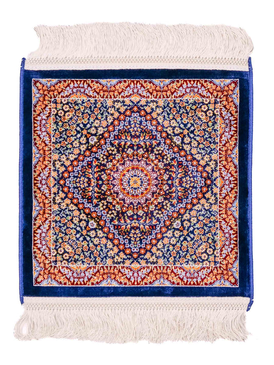 Ghom Maschinenteppich "Esfandiar" 40 x 40 cm aus pflanzlicher Seide (Viskose) mit floralem Medaillon, Navy-Blau. Teppichnummer: V22NY016M. Persian Luxury Collection by Khademi. Made in Iran / Persia – Vertrieb durch JUPITER Intl.