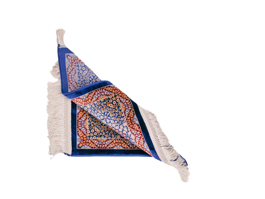 Ghom Maschinenteppich "Esfandiar" 40 x 40 cm aus pflanzlicher Seide (Viskose) mit floralem Medaillon, Navy-Blau. Teppichnummer: V22NY016M. Persian Luxury Collection by Khademi. Made in Iran / Persia – Vertrieb durch JUPITER Intl.