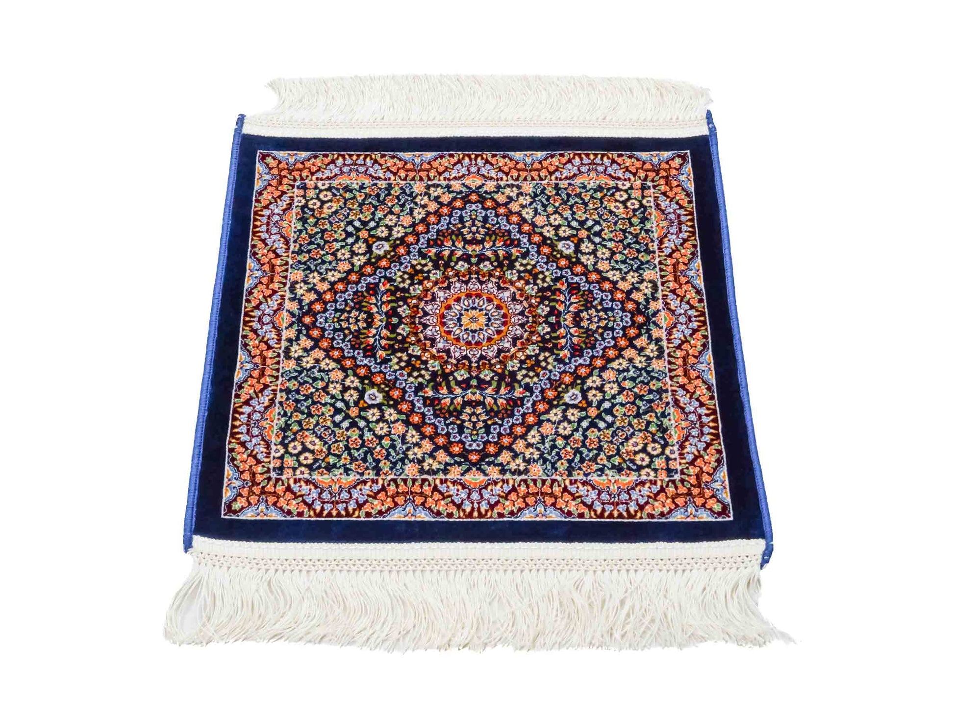 Ghom Maschinenteppich "Esfandiar" 40 x 40 cm aus pflanzlicher Seide (Viskose) mit floralem Medaillon, Navy-Blau. Teppichnummer: V22NY016M. Persian Luxury Collection by Khademi. Made in Iran / Persia – Vertrieb durch JUPITER Intl.