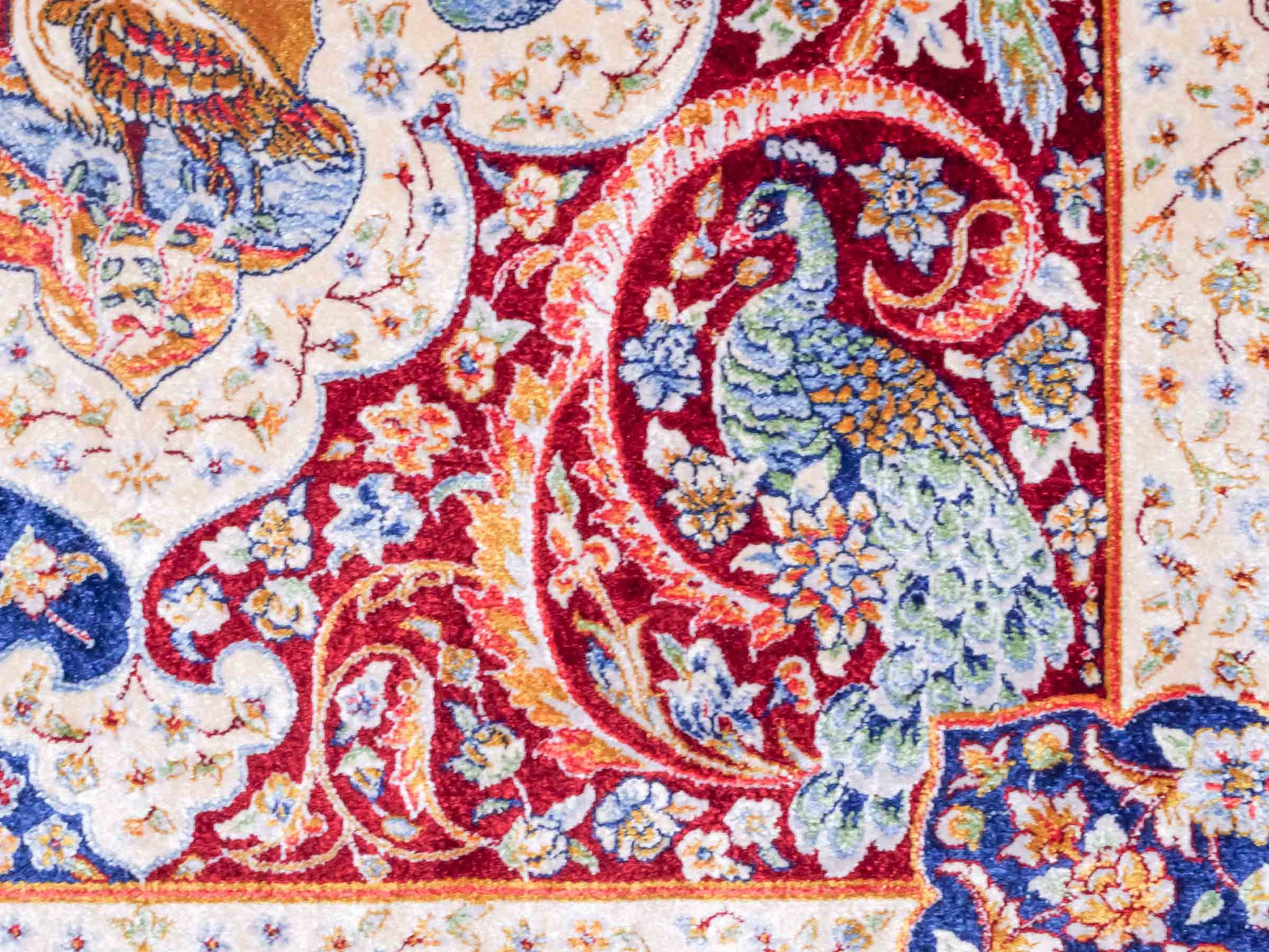 Ghom Maschinenteppich "Faranak" 90 x 60 cm aus pflanzlicher Seide (Viskose) mit Medaillon & Bildmotiv, Navy-Blau. Teppichnummer: V24NY054H. Persian Luxury Collection by Khademi. Made in Iran / Persia – Vertrieb durch JUPITER Intl.