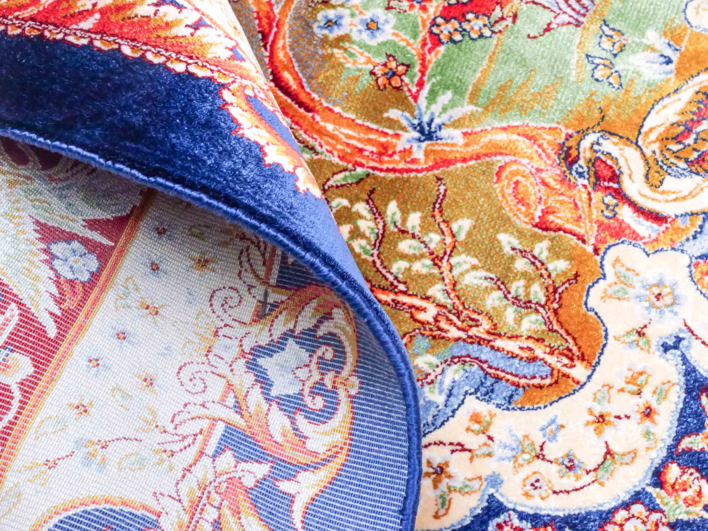 Ghom Maschinenteppich "Faranak" 90 x 60 cm aus pflanzlicher Seide (Viskose) mit Medaillon & Bildmotiv, Navy-Blau. Teppichnummer: V24NY054H. Persian Luxury Collection by Khademi. Made in Iran / Persia – Vertrieb durch JUPITER Intl.